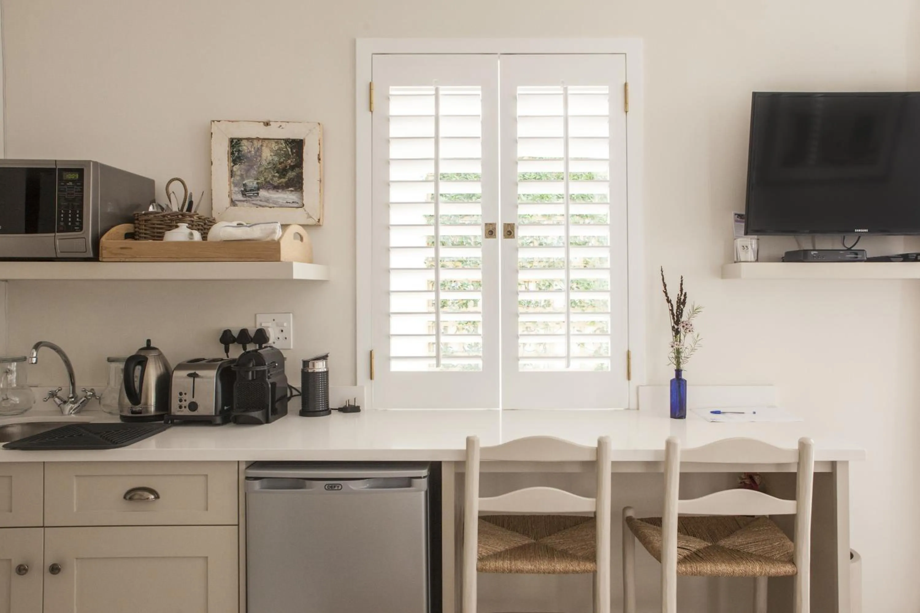Kitchen or kitchenette in 33 Strawberry Lane - Studio and Cottage
