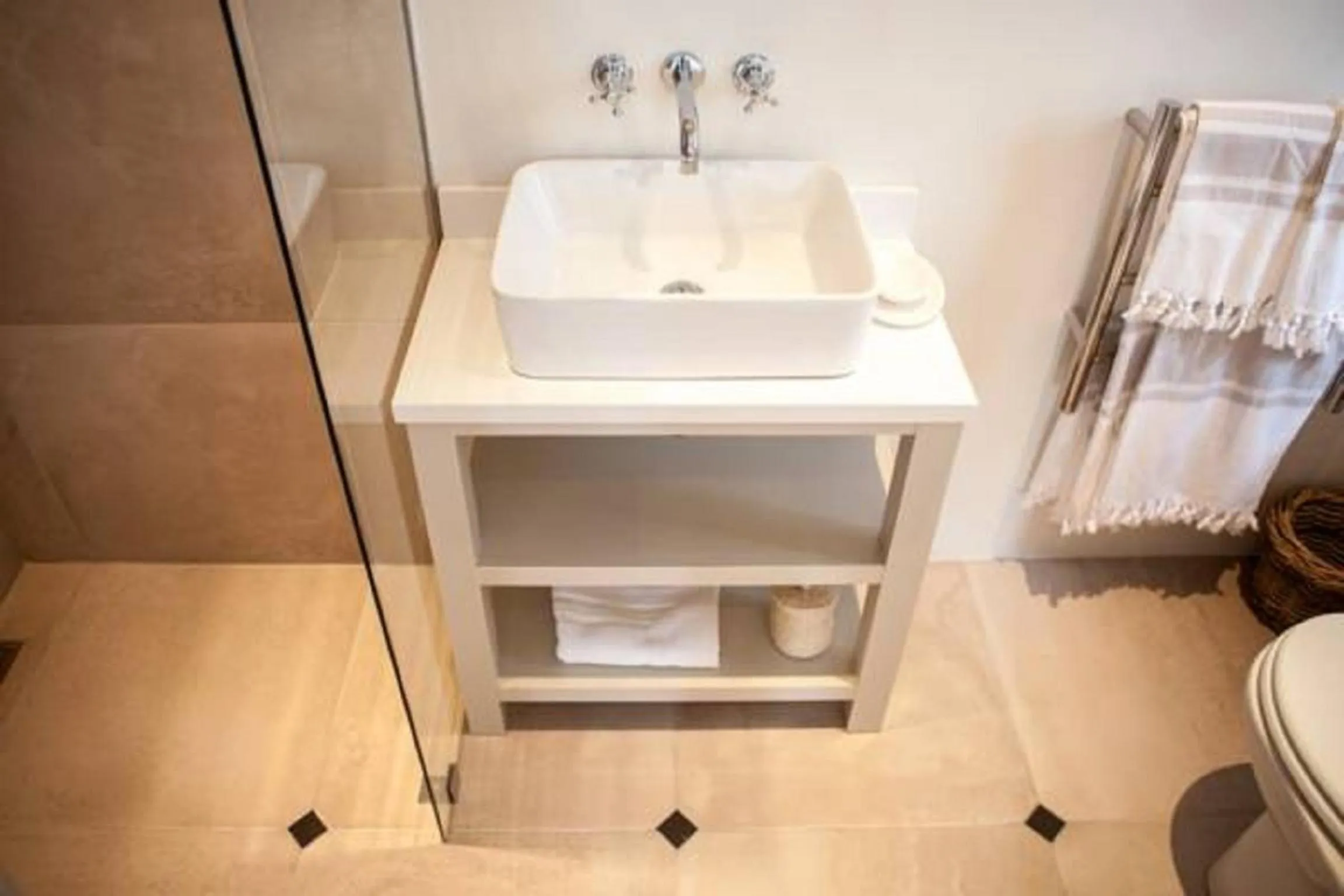 Bathroom in 33 Strawberry Lane - Studio and Cottage