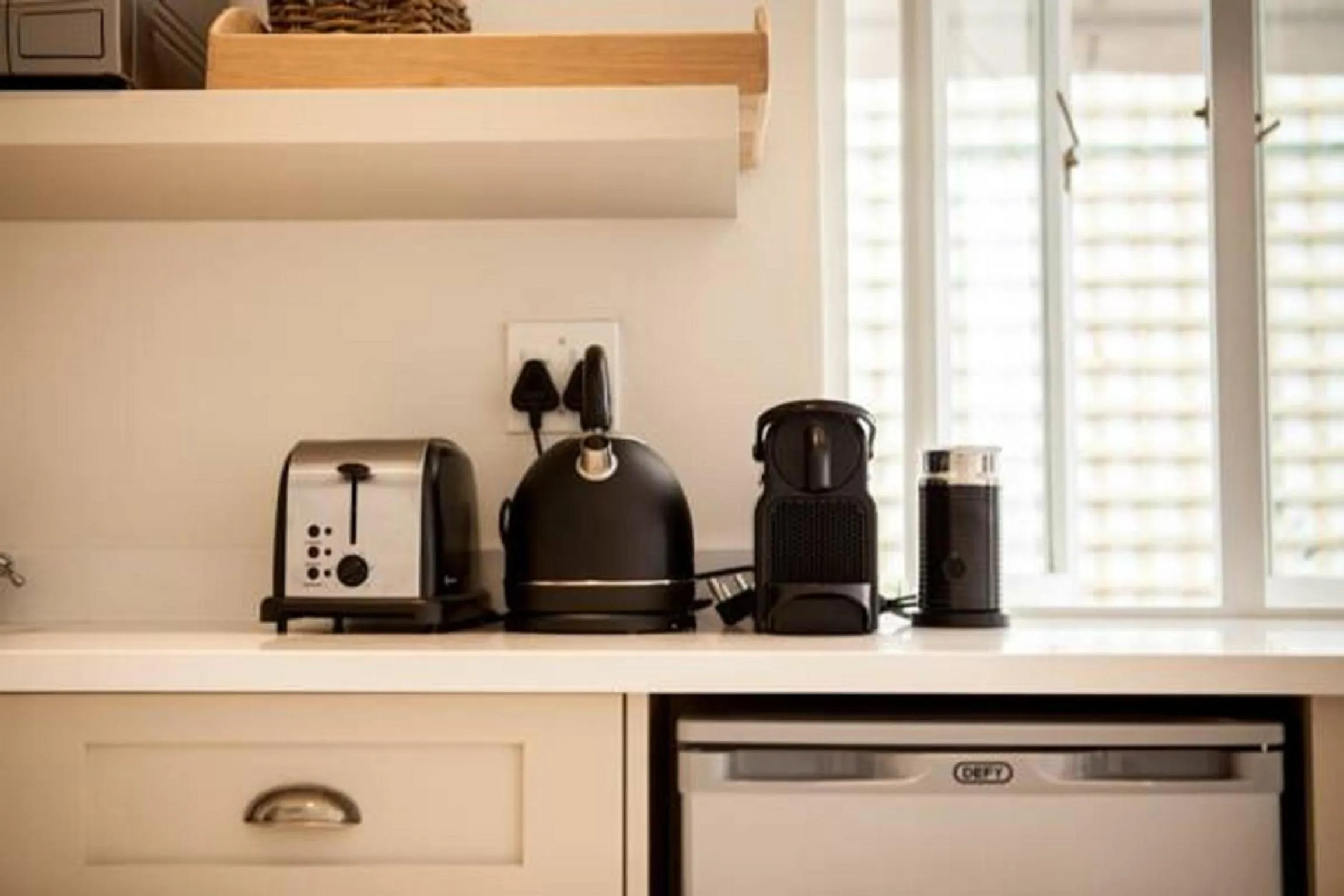Kitchen or kitchenette in 33 Strawberry Lane - Studio and Cottage