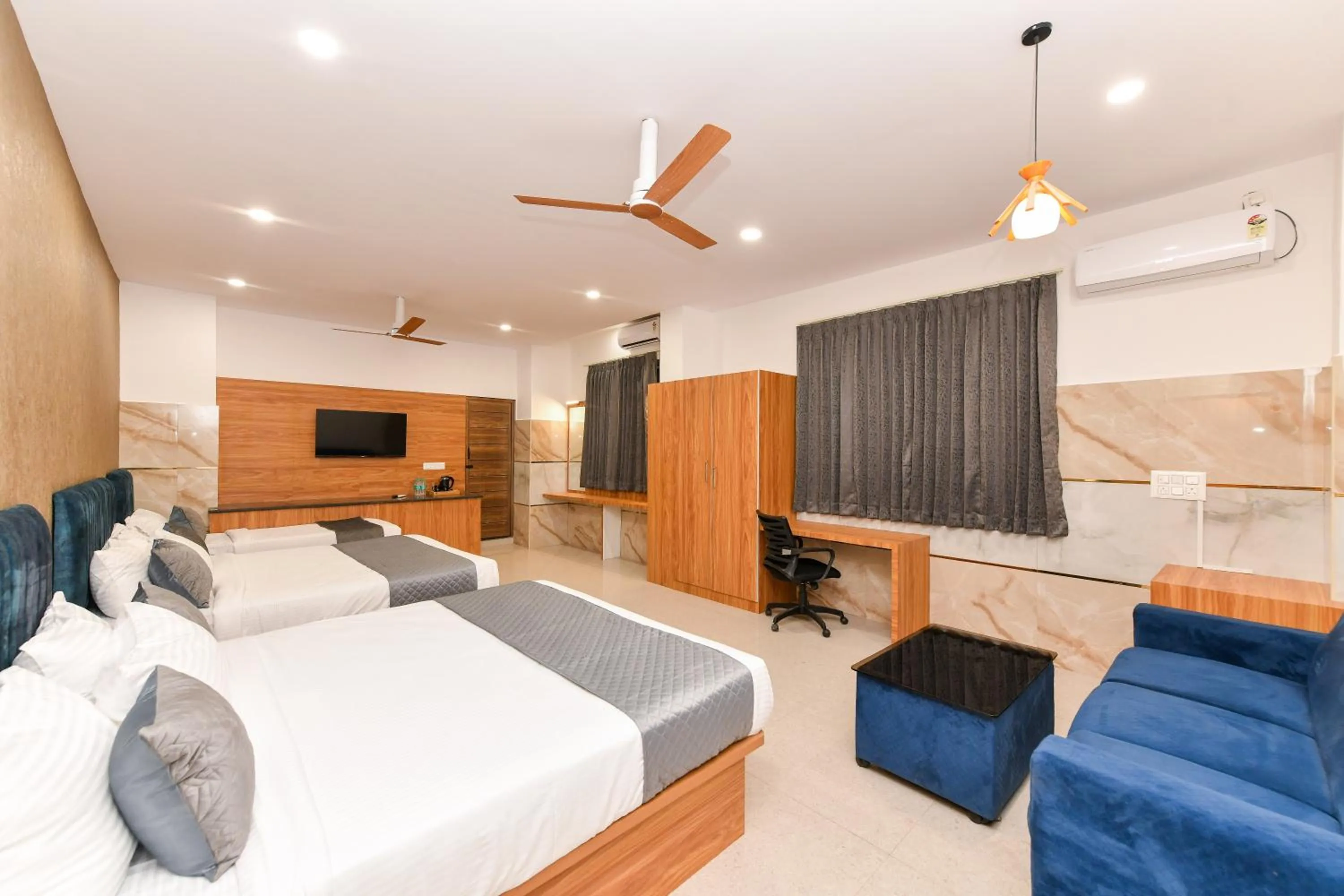 Bed in Hotel Shine International