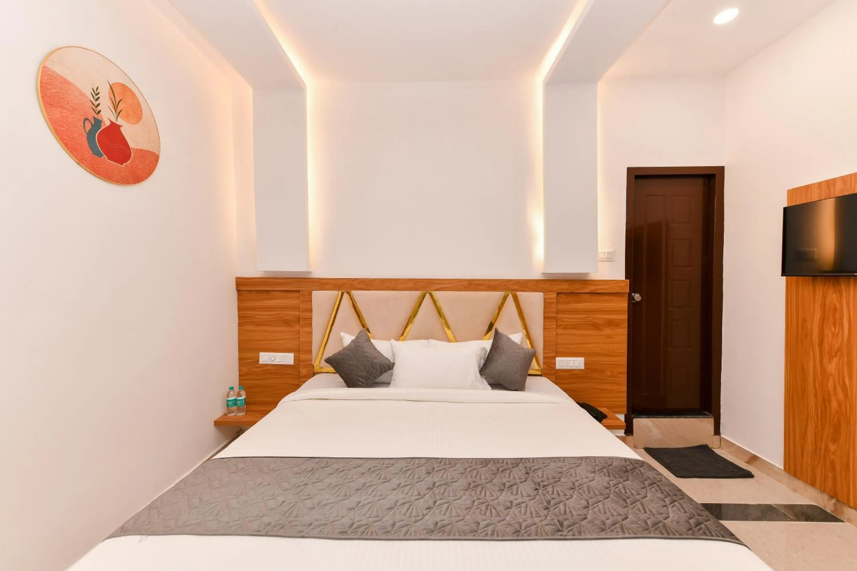 Bed in Hotel Shine International