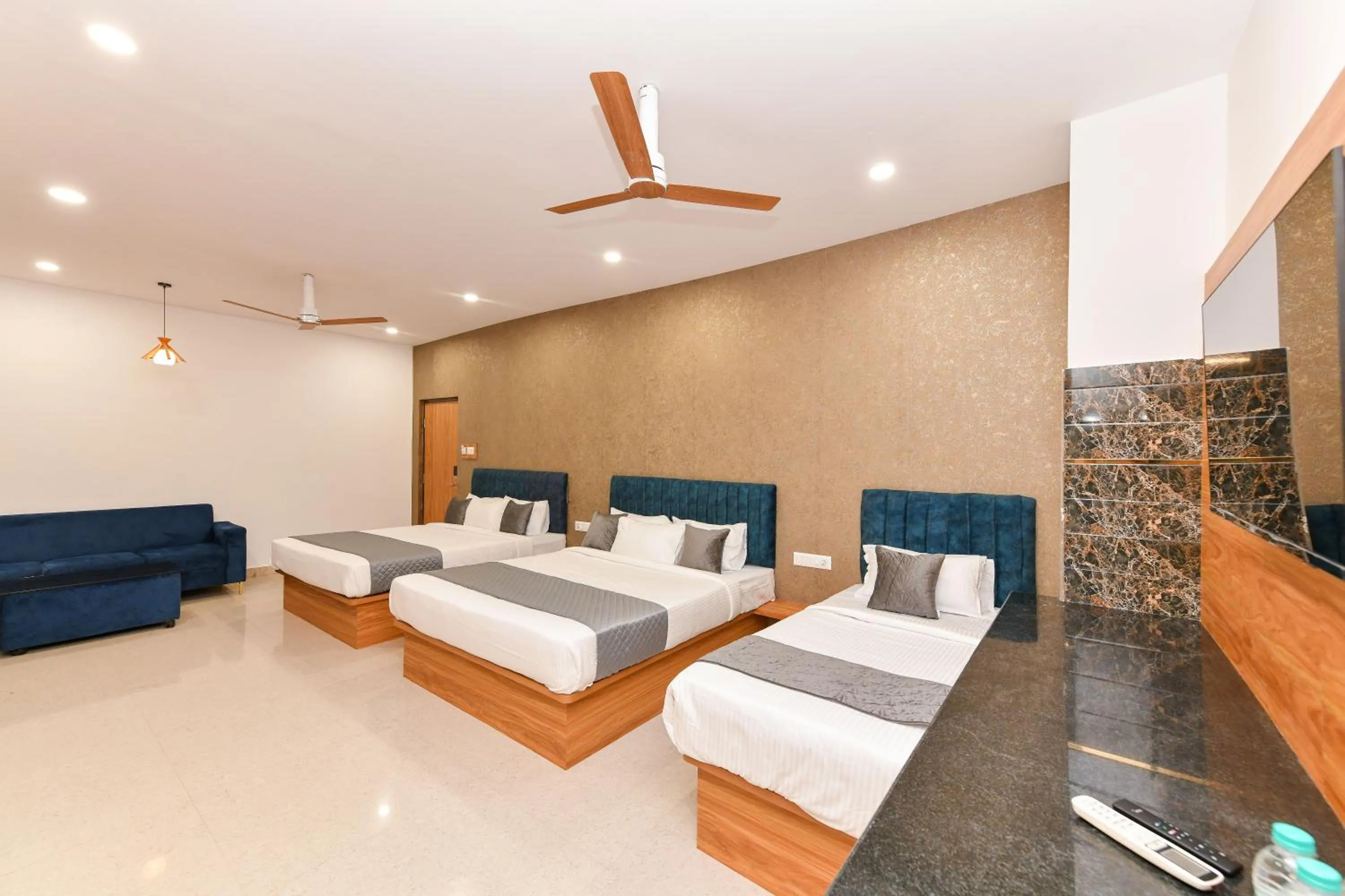 Bed in Hotel Shine International