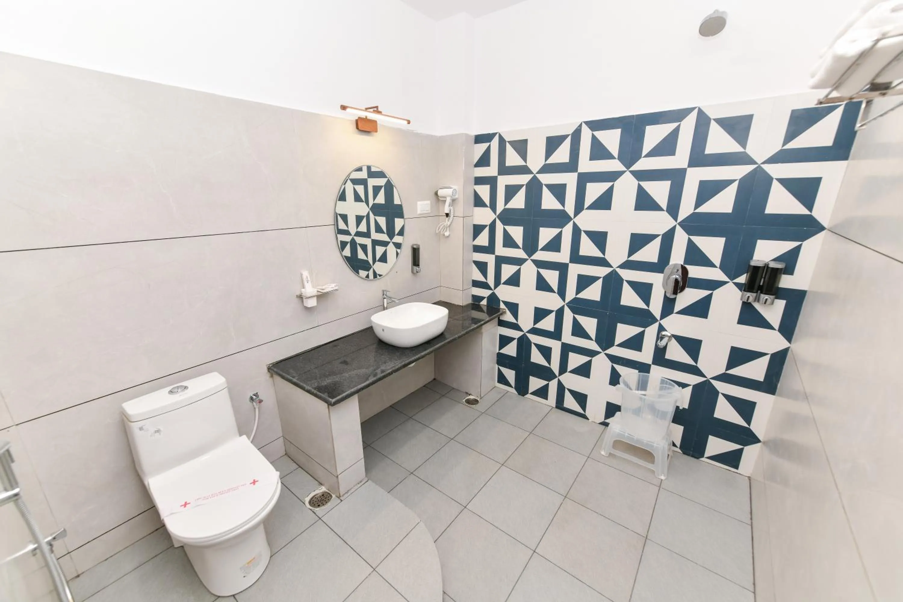 Shower in Hotel Shine International