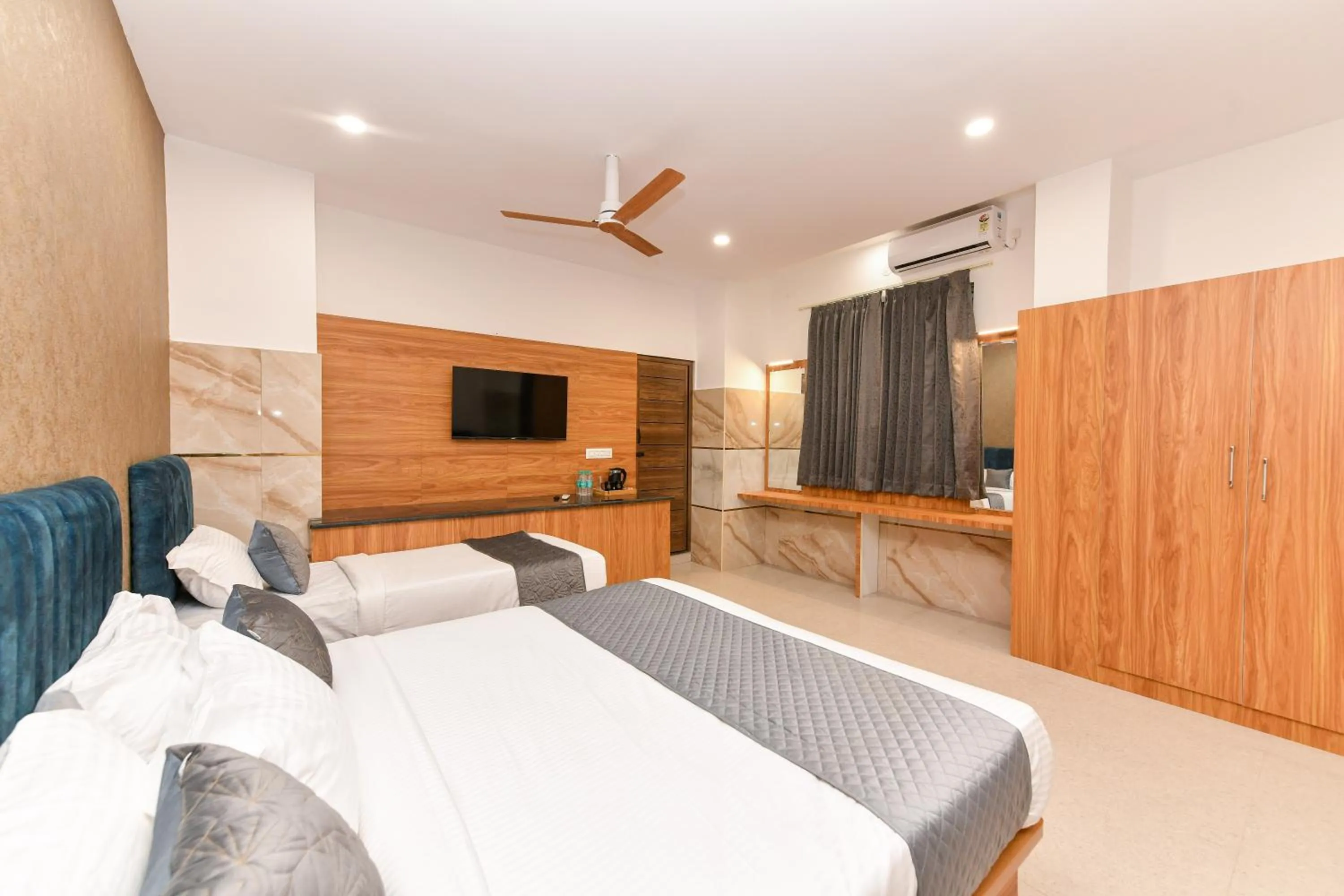 TV and multimedia, Bed in Hotel Shine International