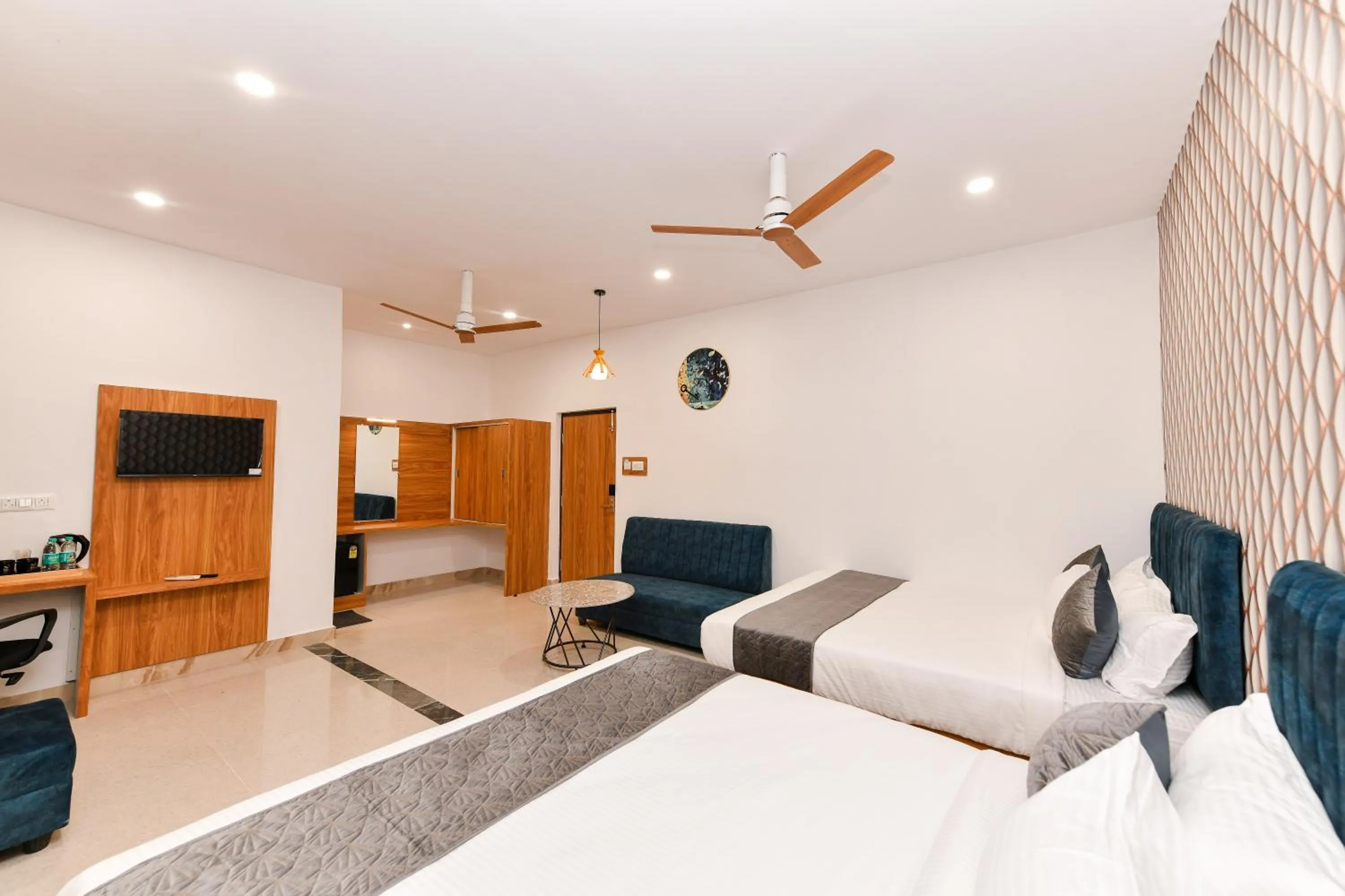 Photo of the whole room, Bed in Hotel Shine International