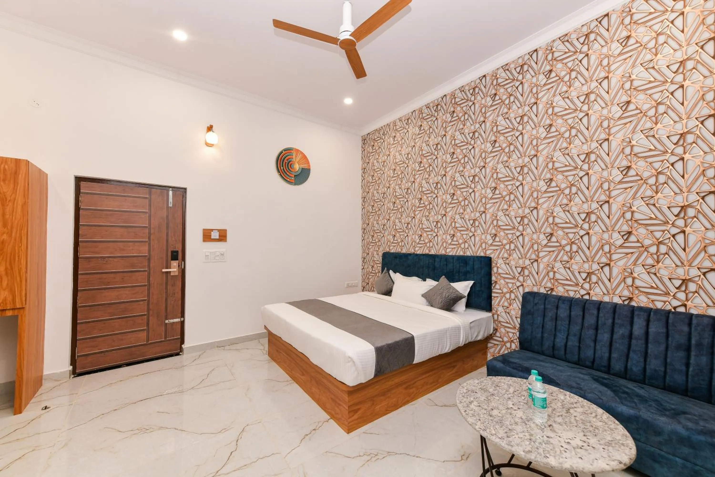 Bed in Hotel Shine International