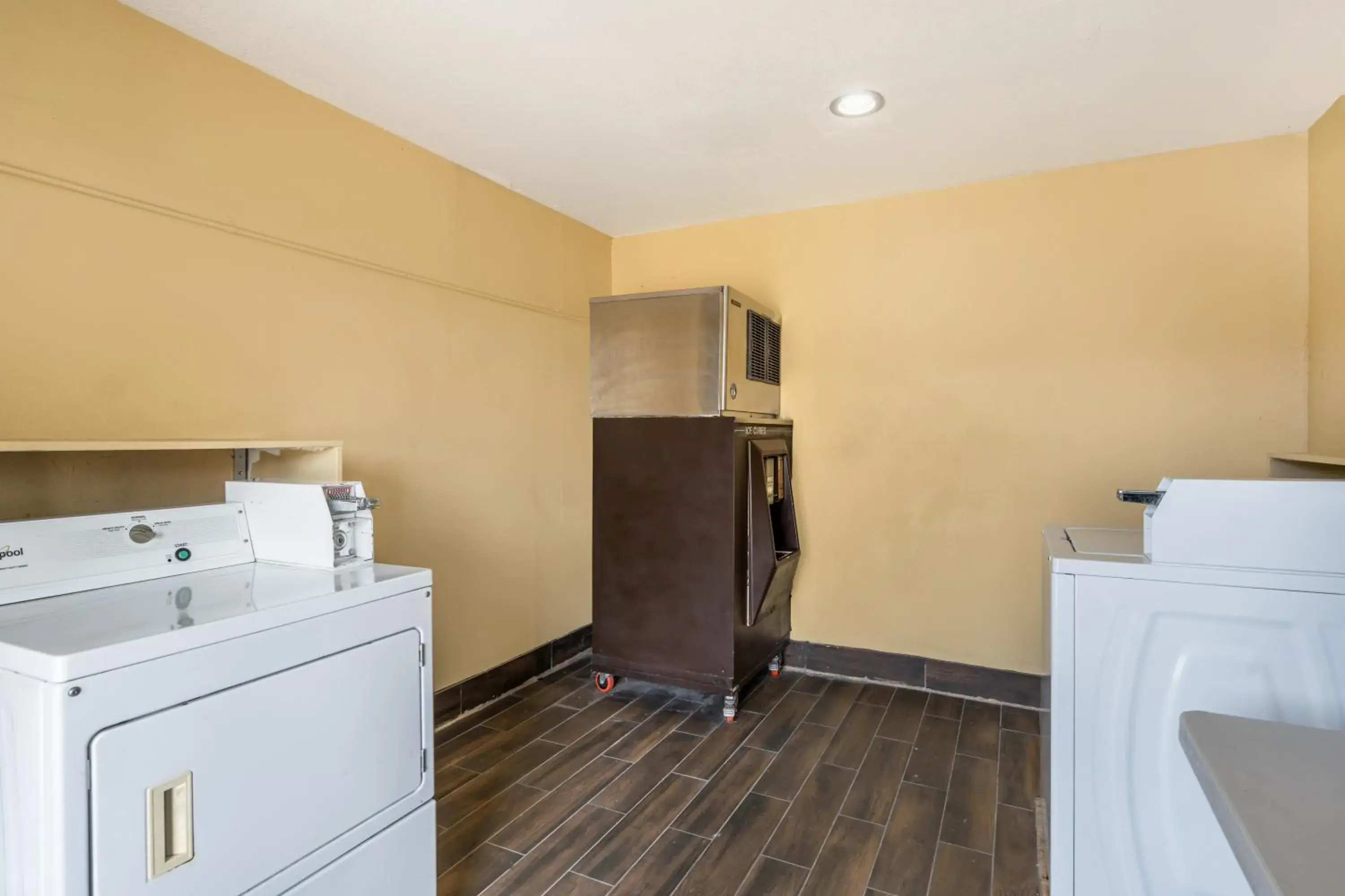 laundry, Bed in Best Western Trail Dust Inn & Suites laundry, Bed in Best Western Trail Dust Inn & Suites