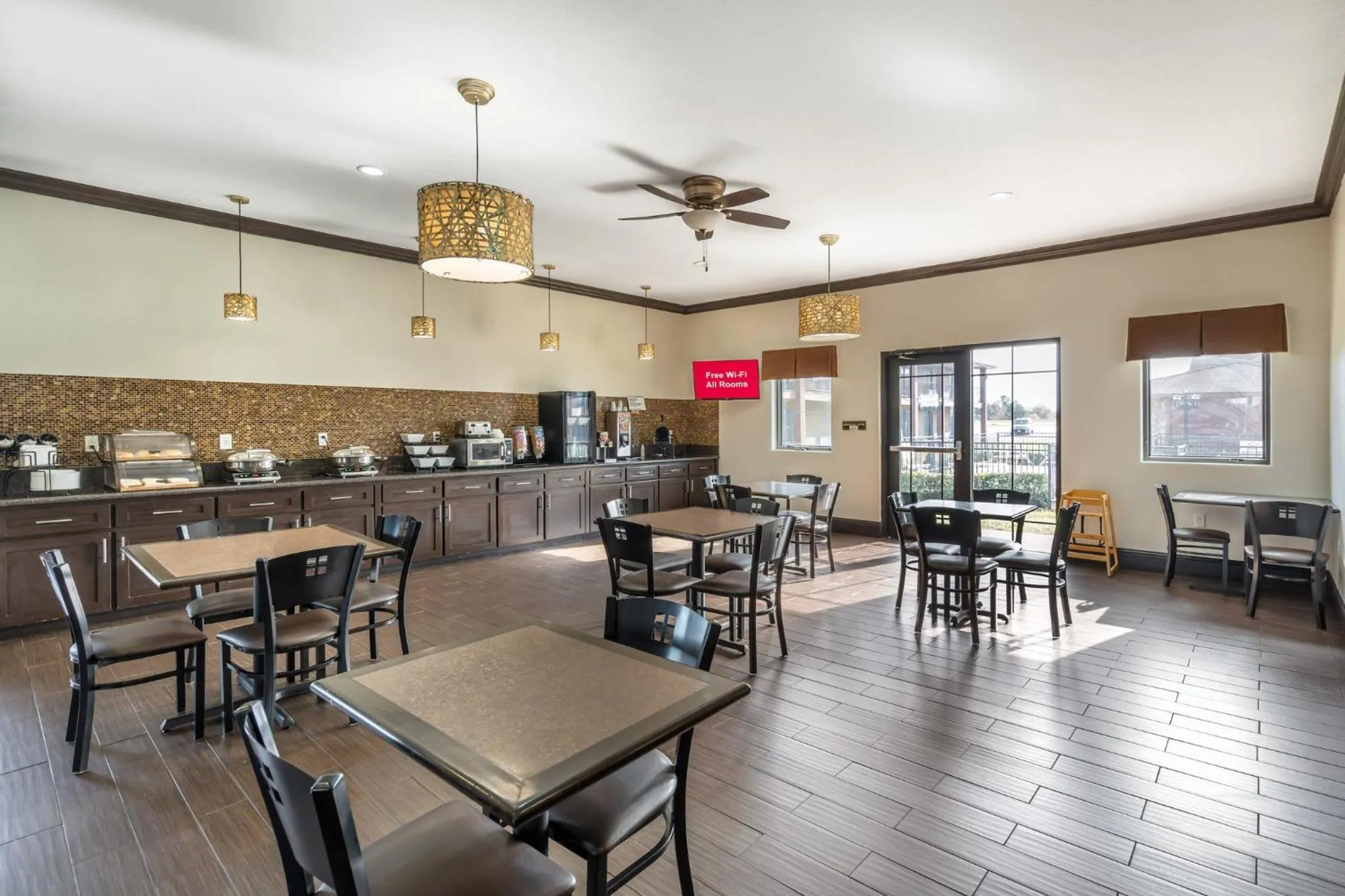 Breakfast in Best Western Trail Dust Inn & Suites