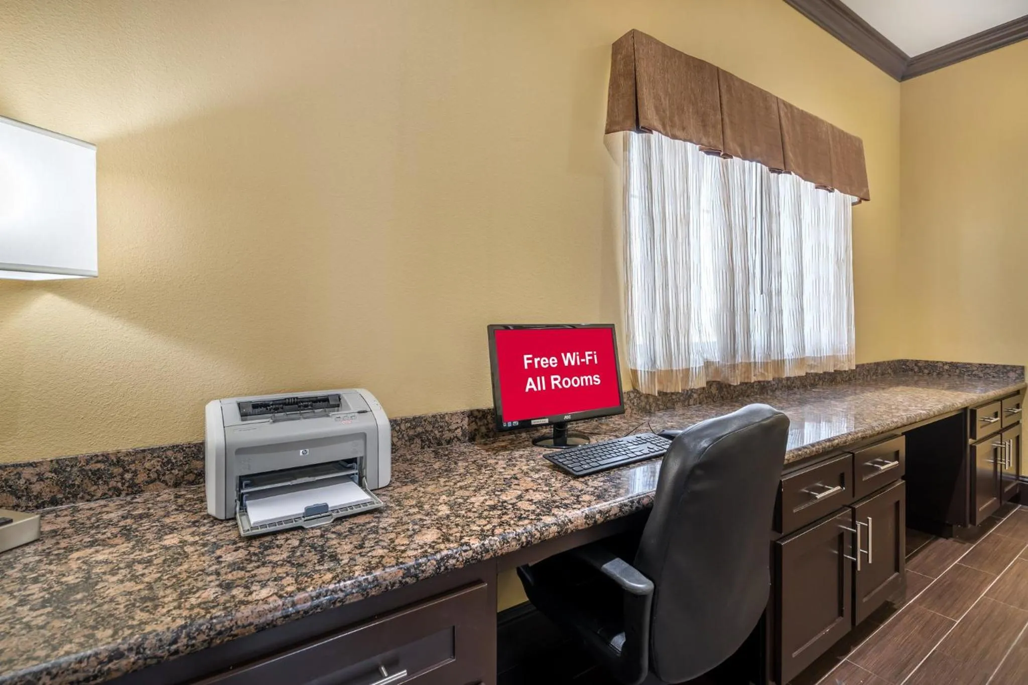 Business facilities in Red Roof Inn & Suites Sulphur Springs