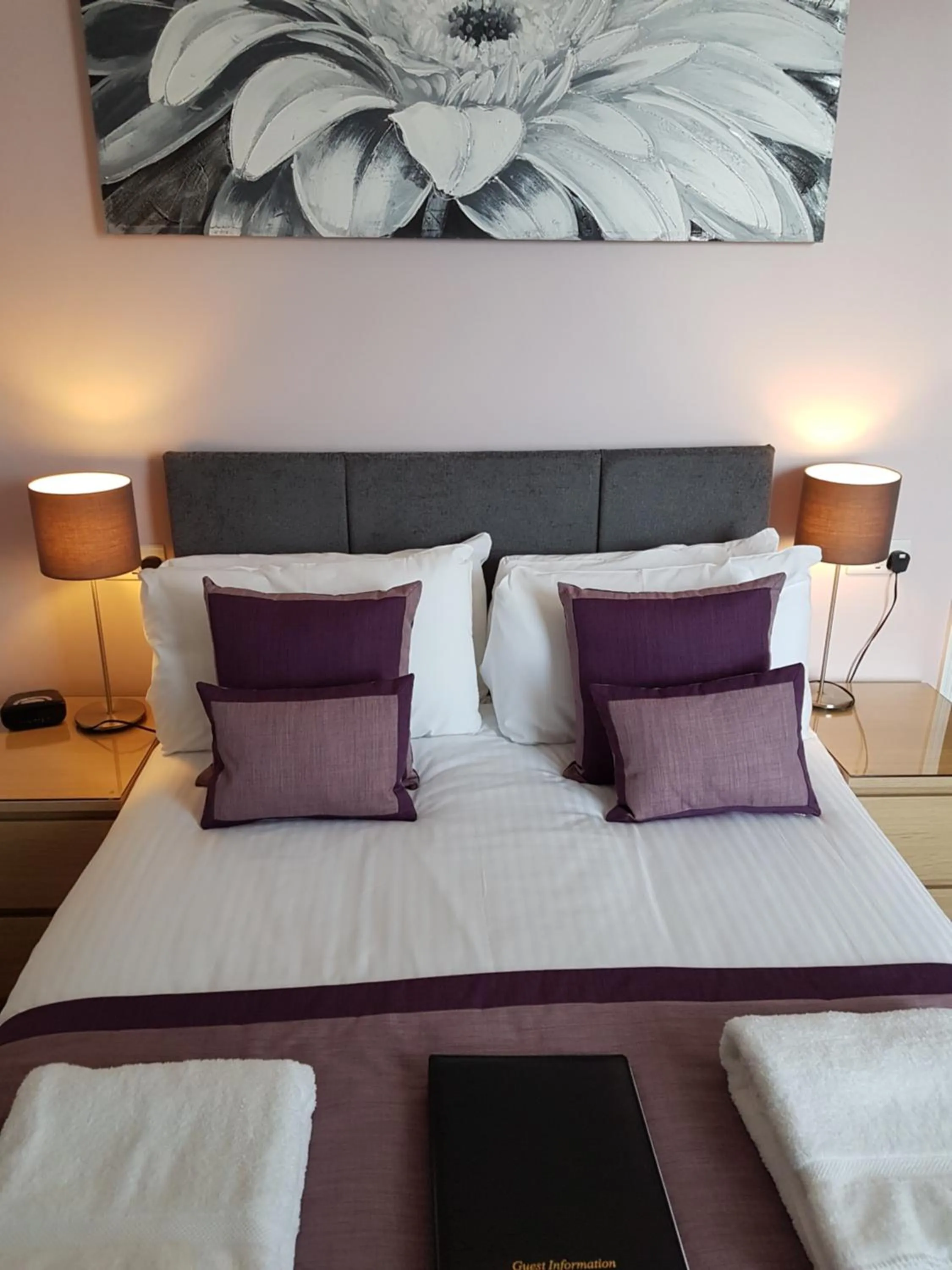 Bed in Grosvenor House Hotel