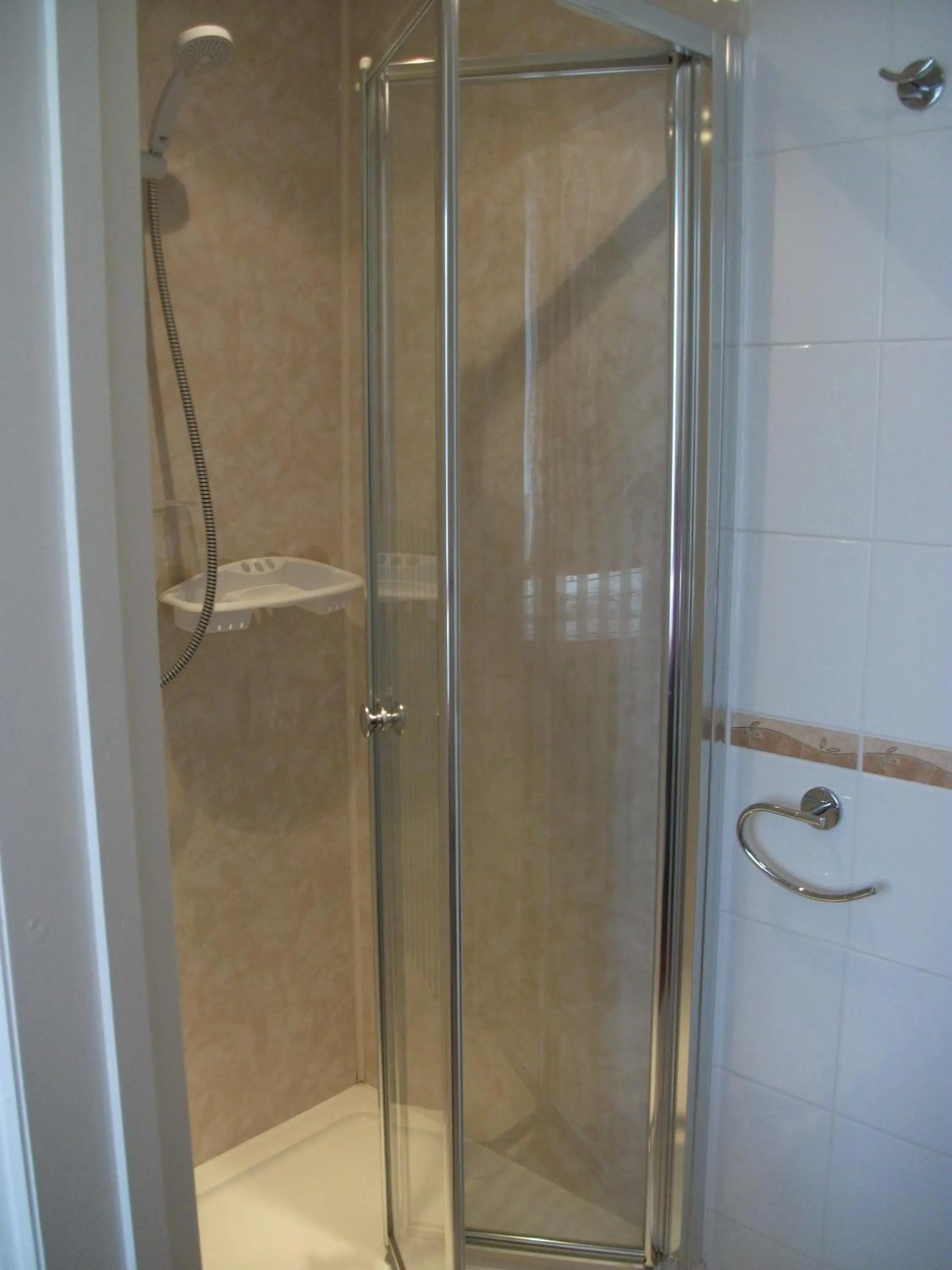 Shower in Grosvenor House Hotel