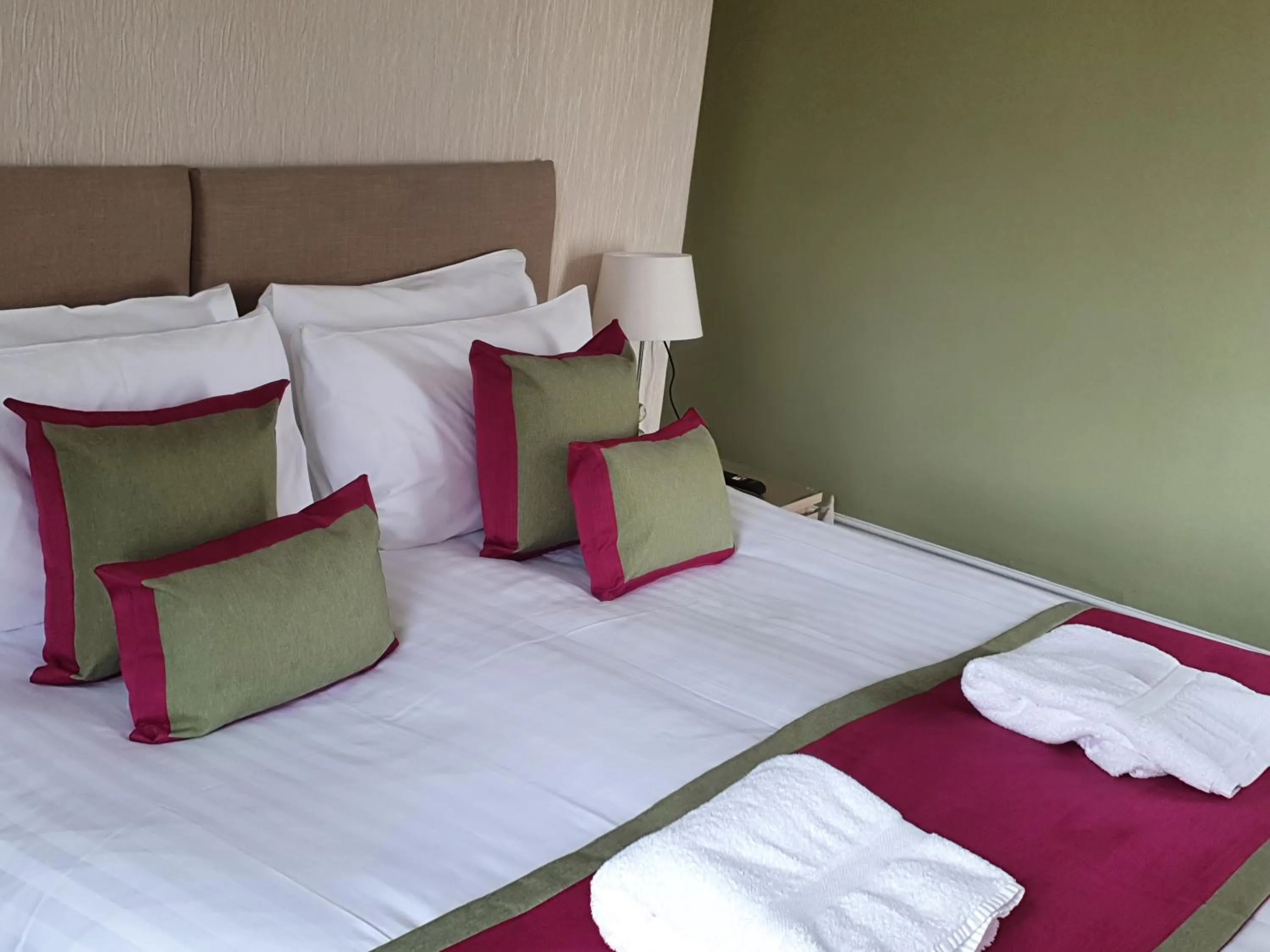 Bed in Grosvenor House Hotel