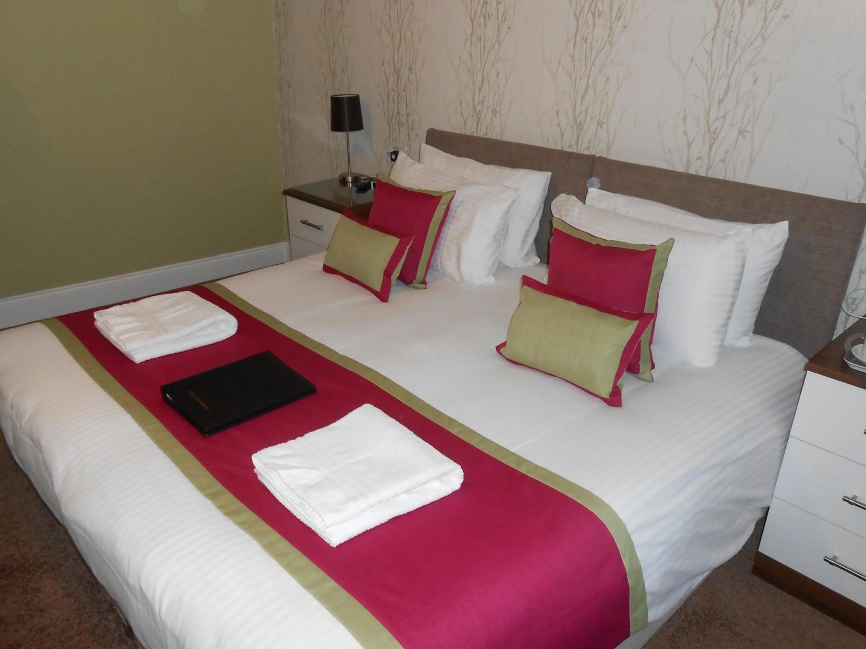 Bed in Grosvenor House Hotel