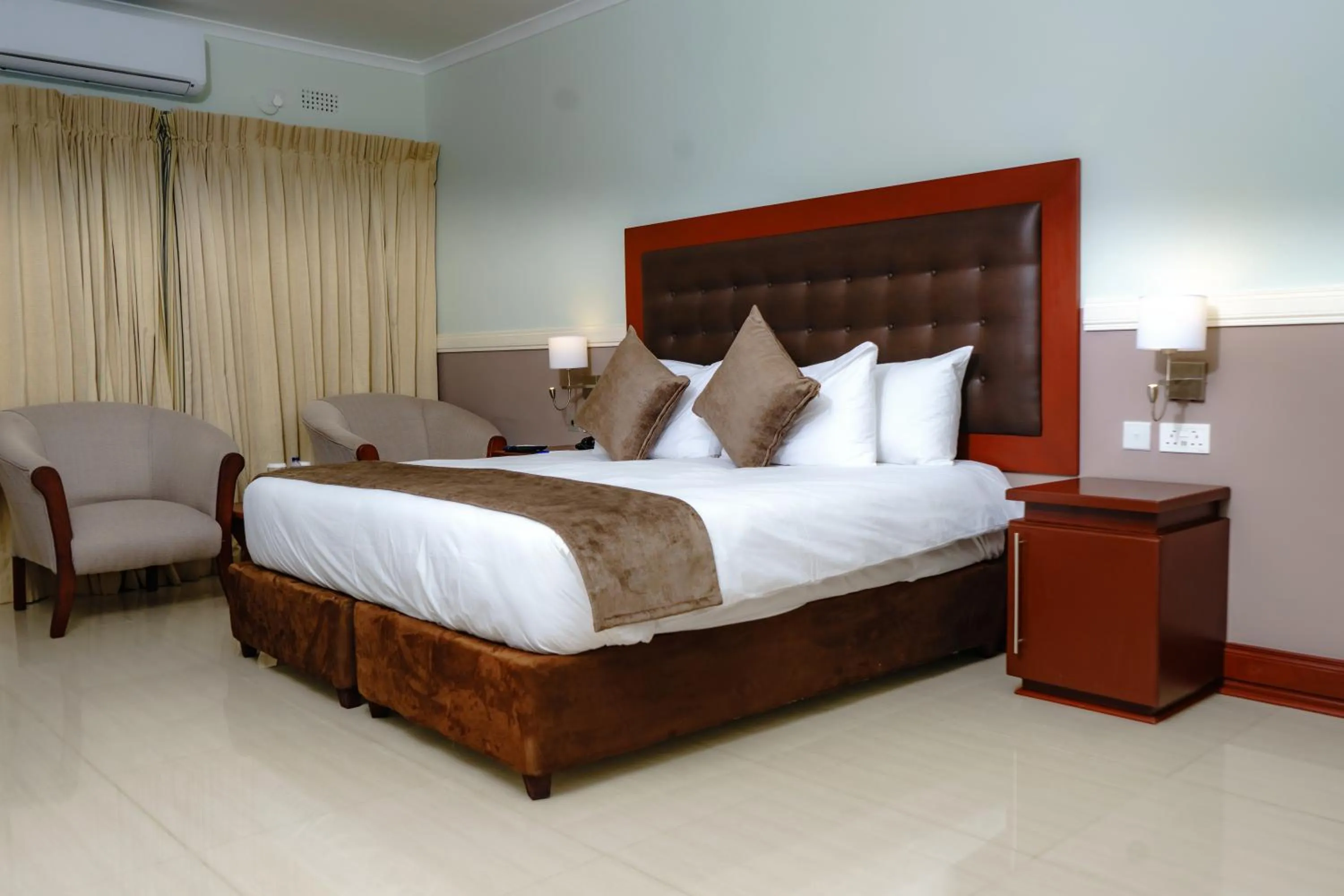 Bedroom in Great Zimbabwe Hotel