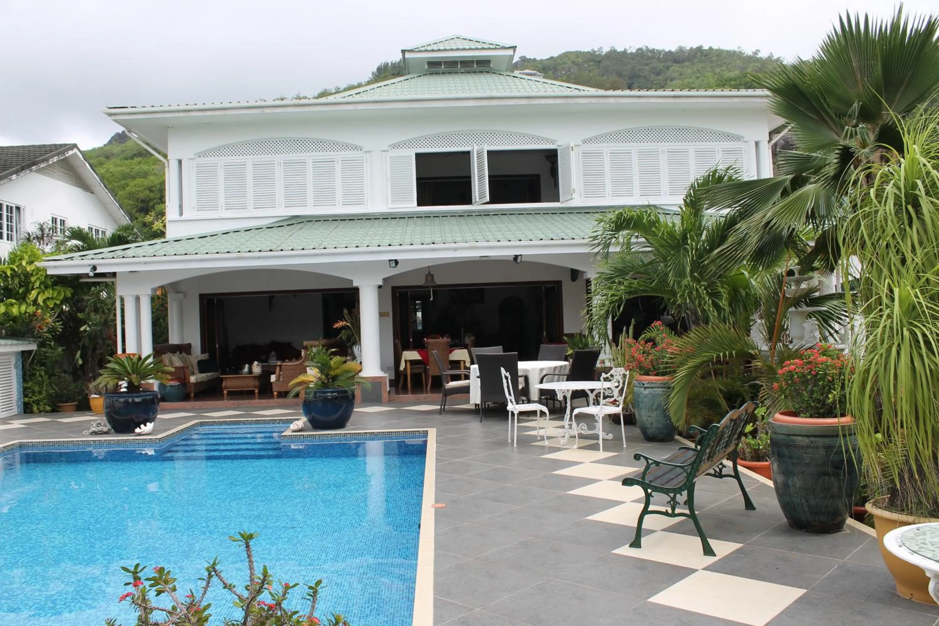Facade/entrance in Le Bonheur Villa