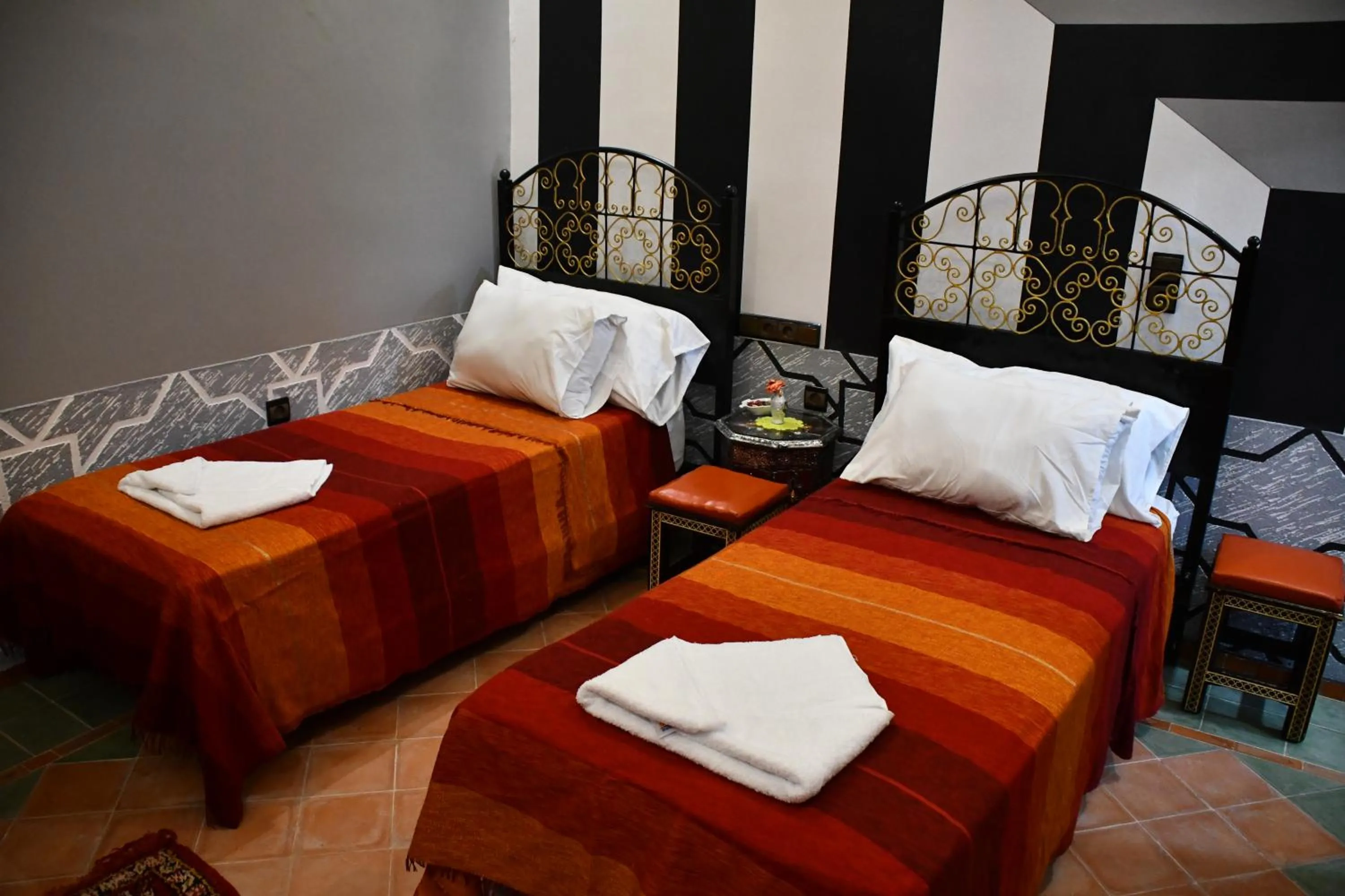 Bed in Hôtel La Vallée Des Oiseaux