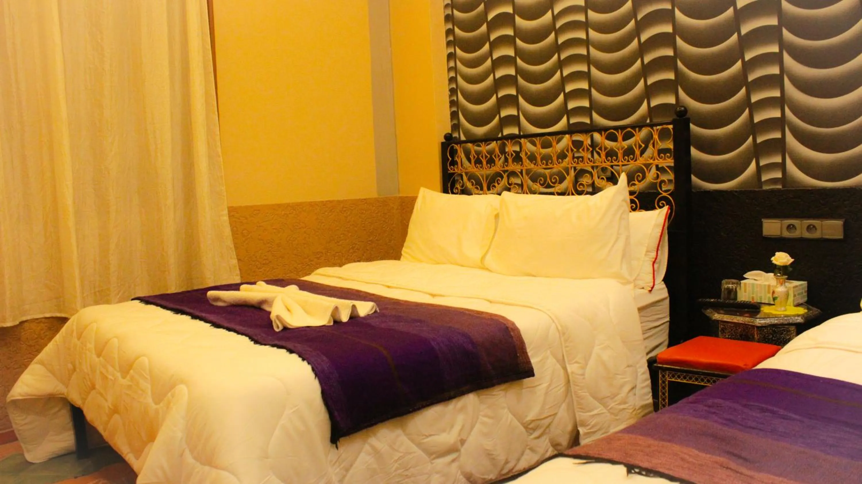 Bed in Hôtel La Vallée Des Oiseaux