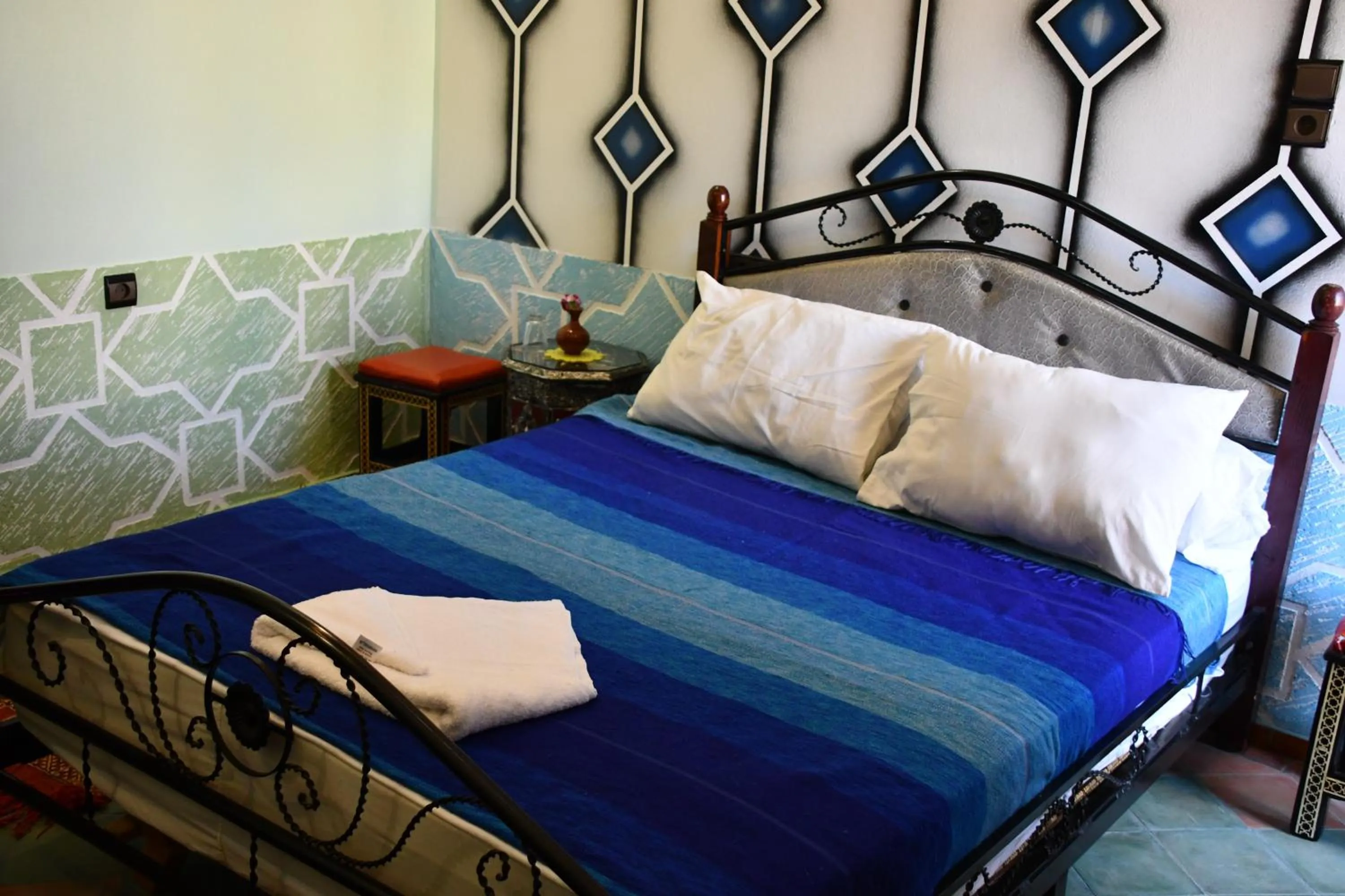 Bed in Hôtel La Vallée Des Oiseaux