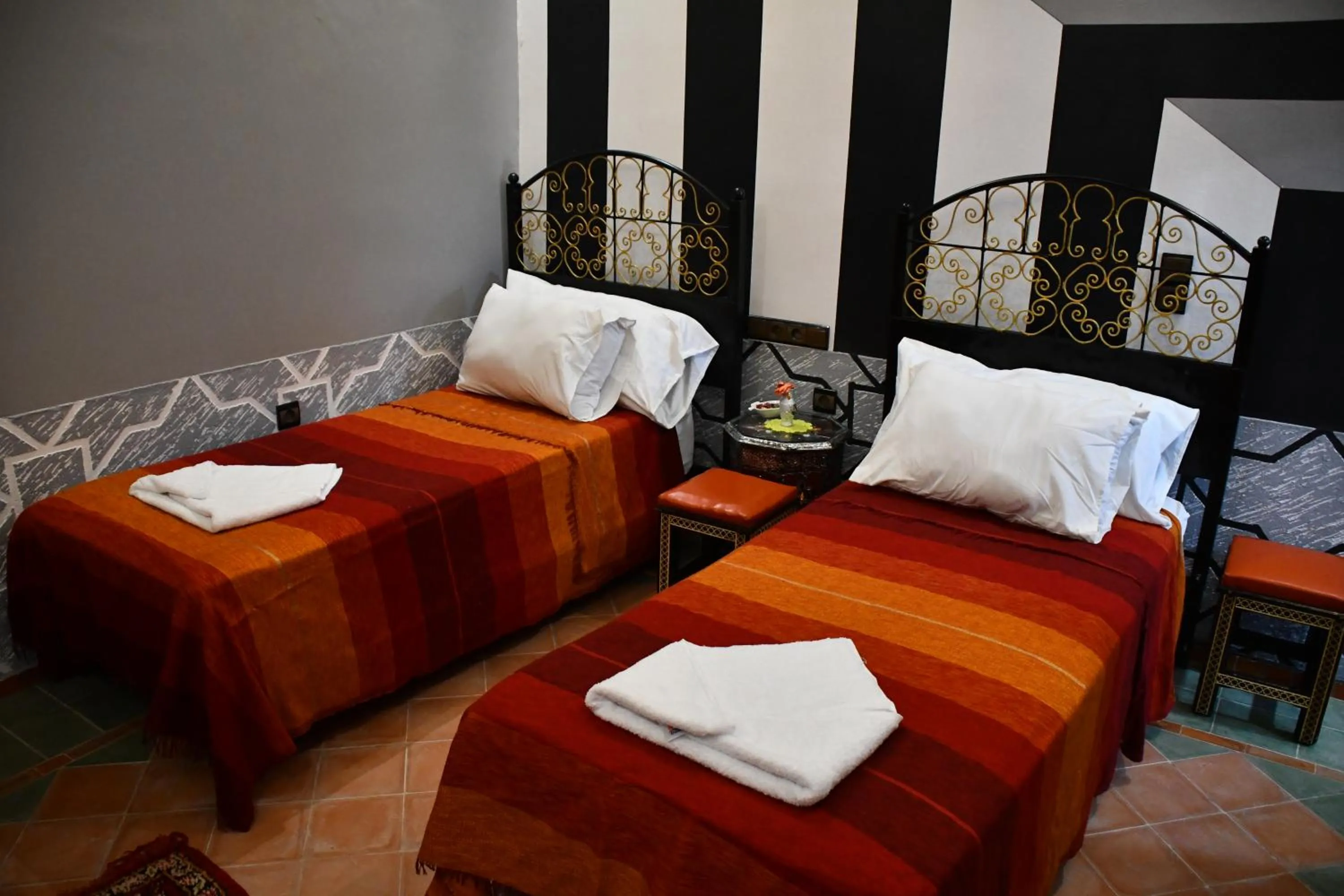 Bed in Hôtel La Vallée Des Oiseaux