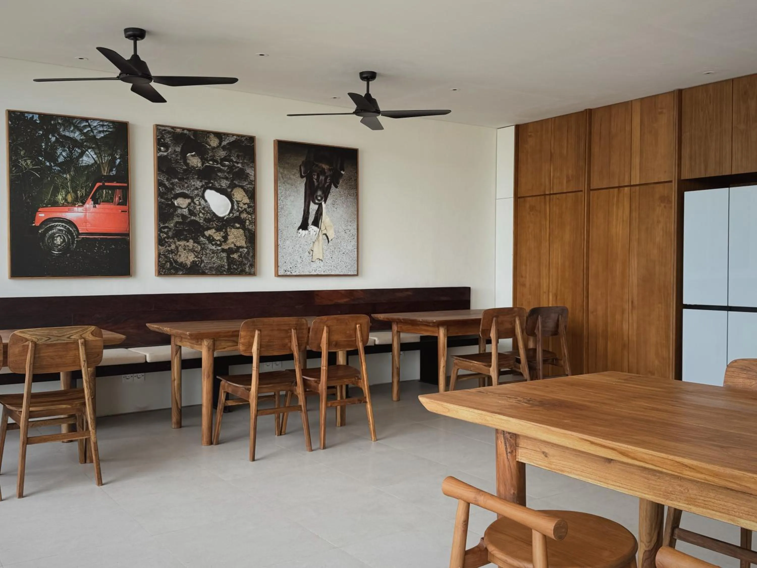 Communal lounge/ TV room in SOKO' Stay at Kedungu