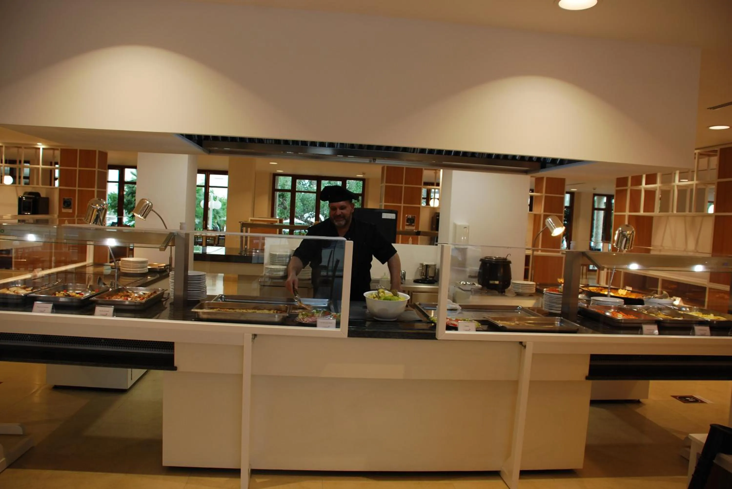 Restaurant/places to eat in Hotel Los Robles