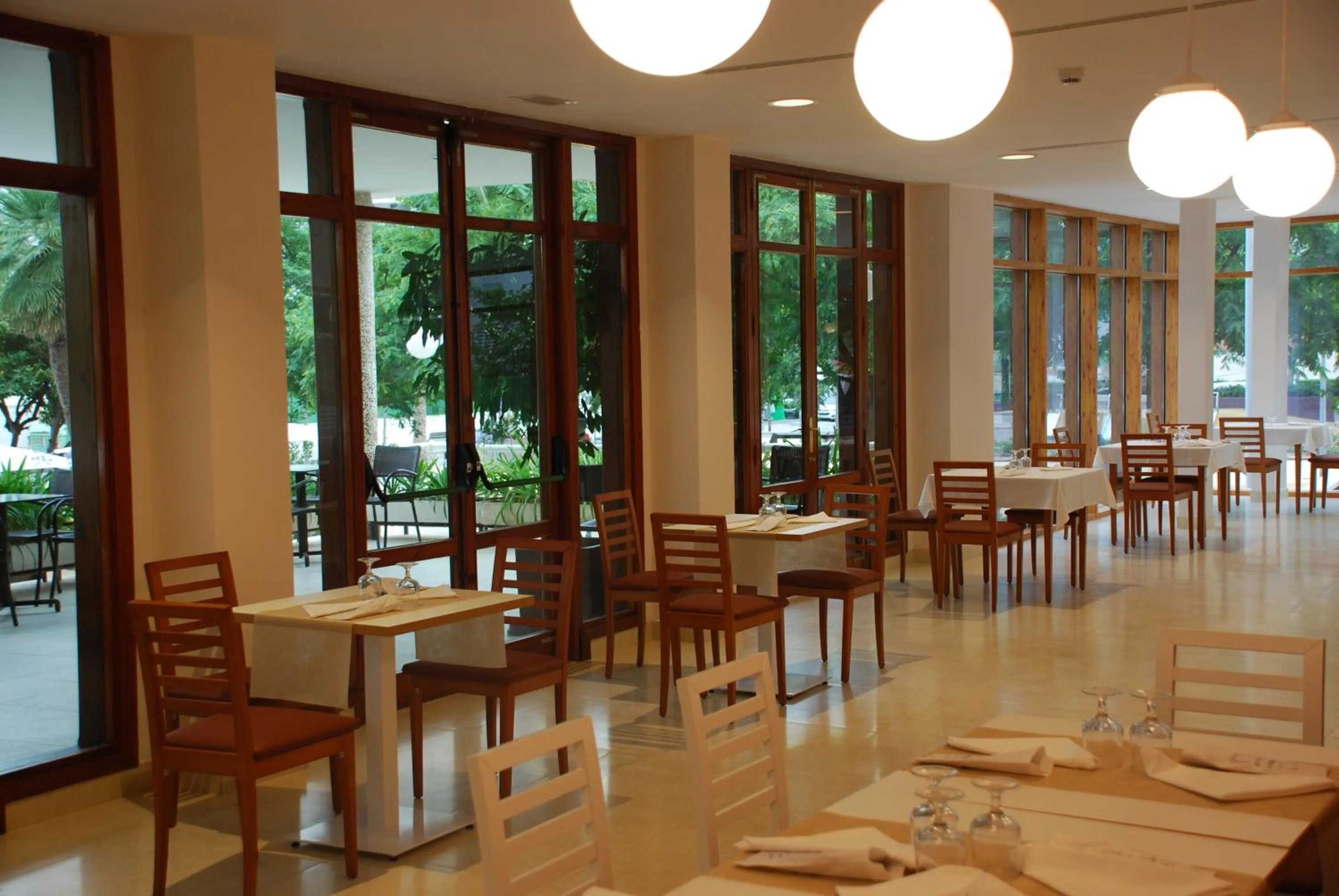 Restaurant/places to eat in Hotel Los Robles