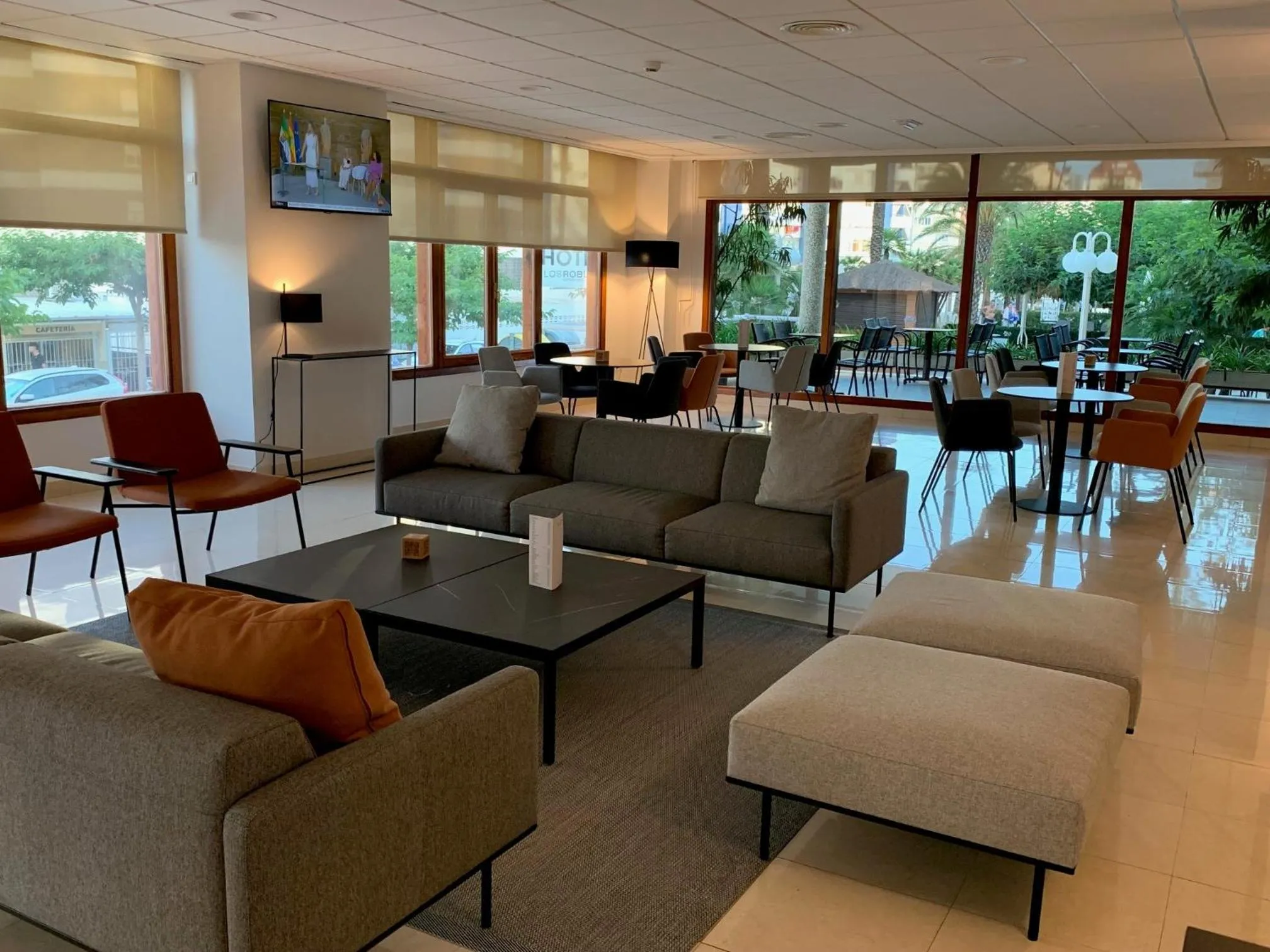 Communal lounge/ TV room in Hotel Los Robles