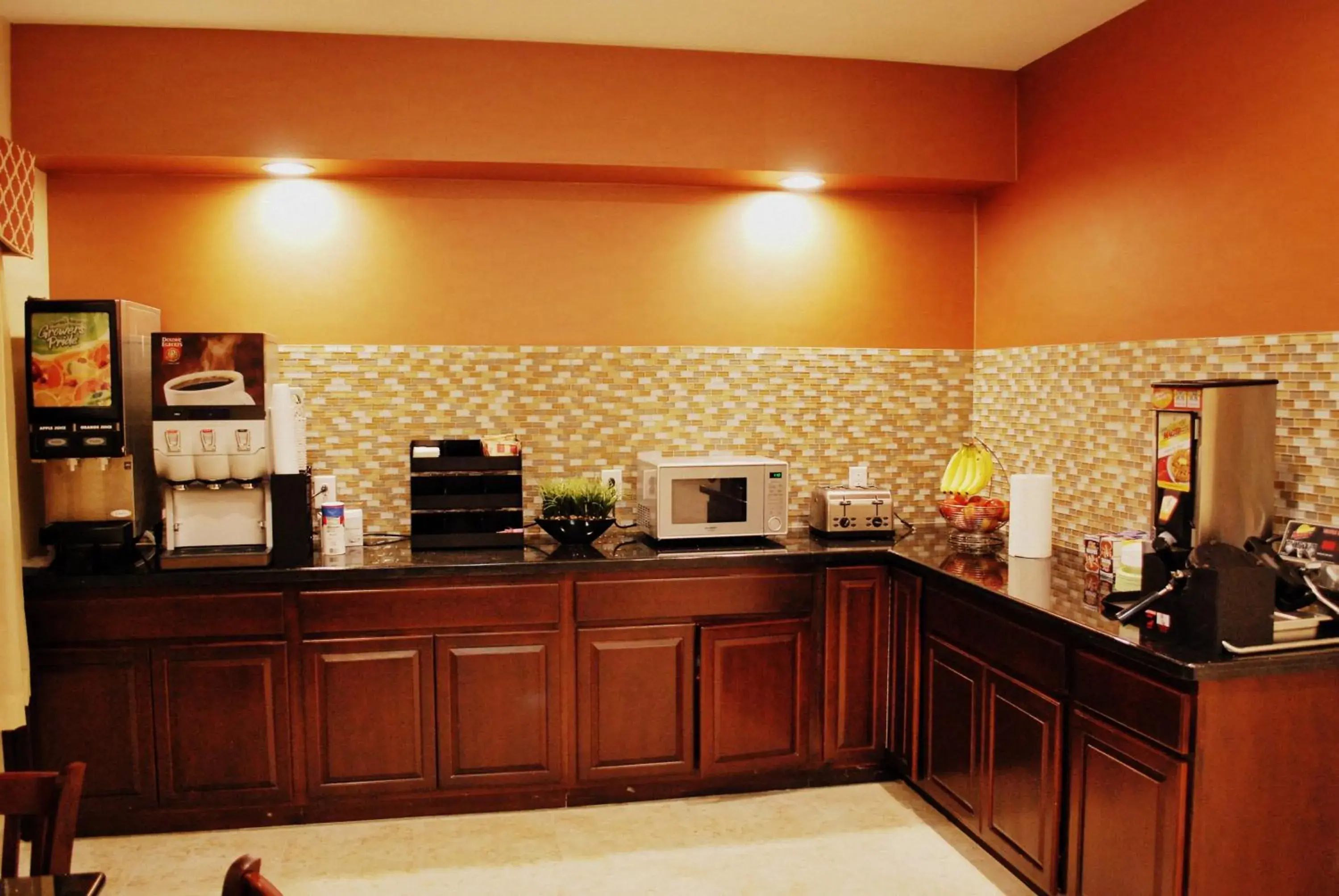 Restaurant/places to eat in Westwood Inn & Suites Restaurant/places to eat in Westwood Inn & Suites