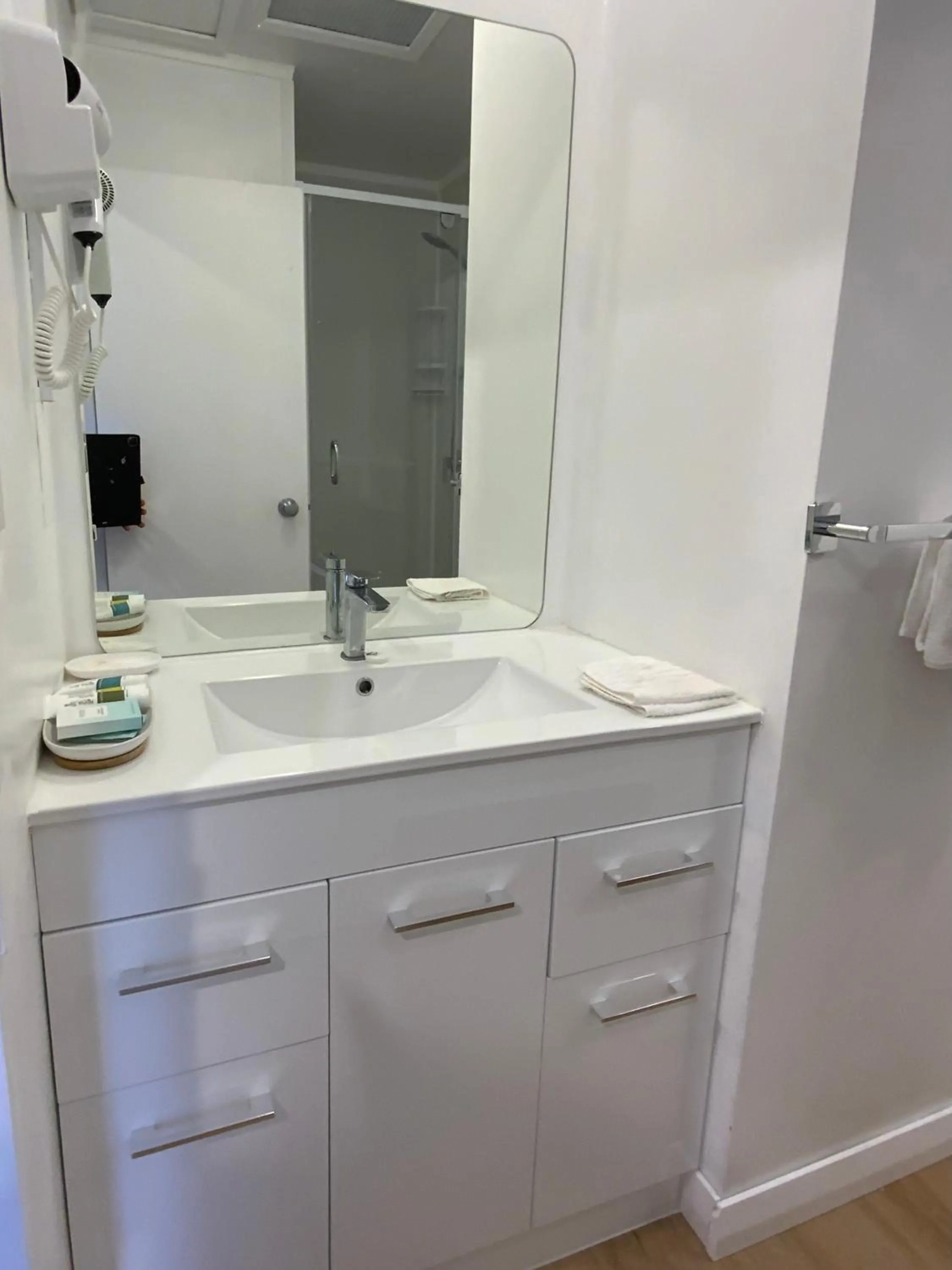 Cascades Motor Lodge