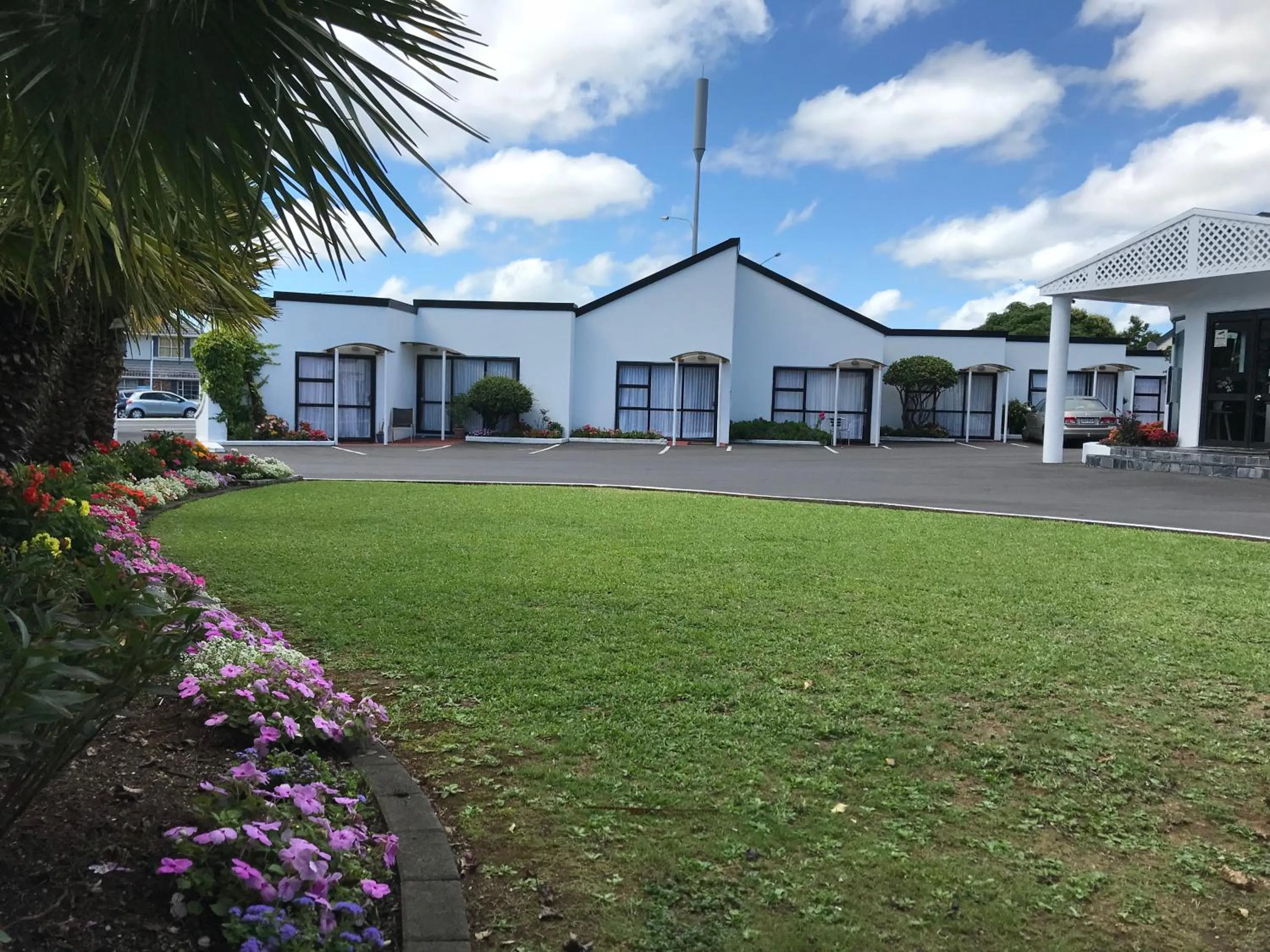 Cascades Motor Lodge