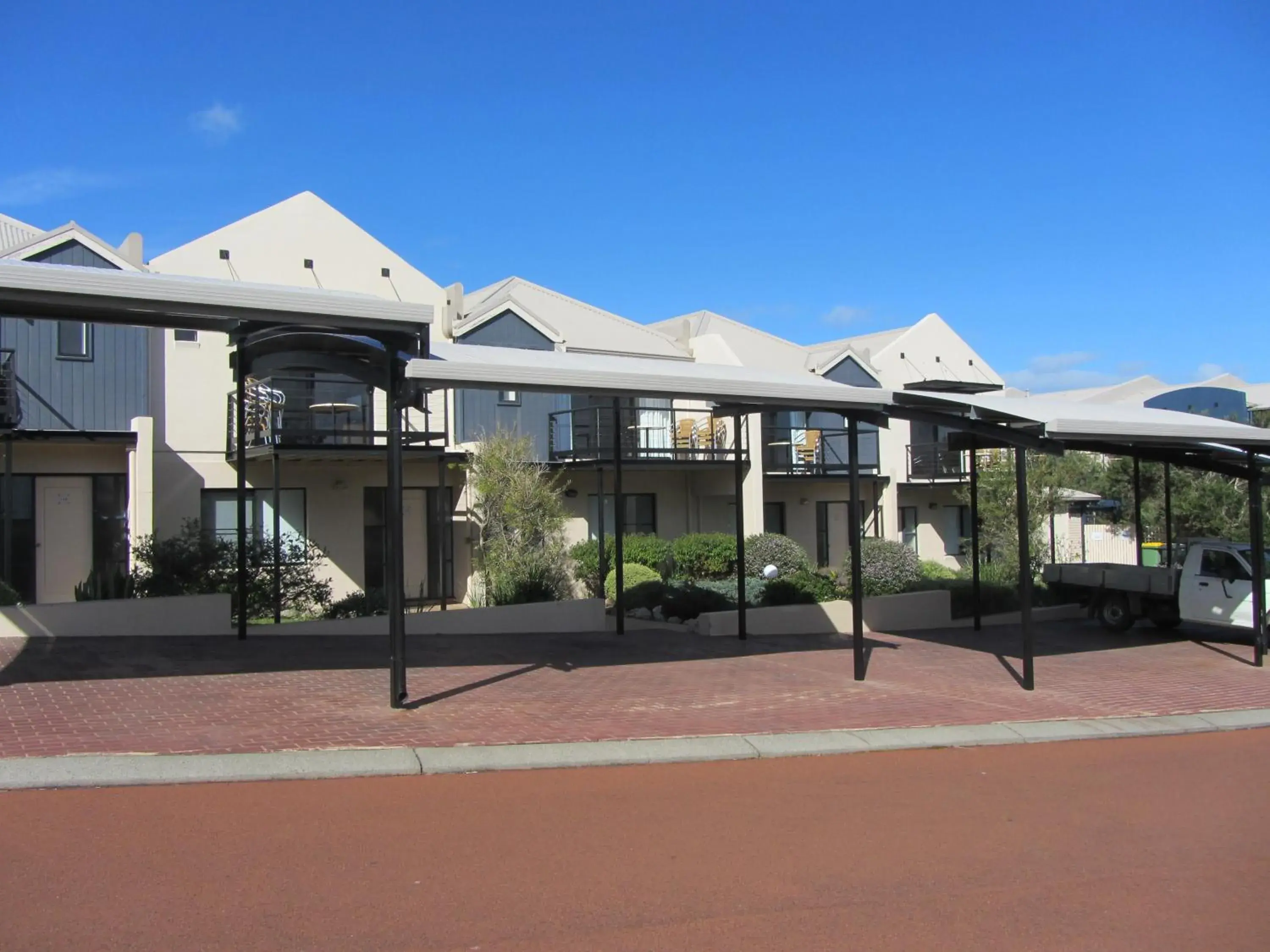 Facade/entrance in Margaret River Beach Apartments Facade/entrance in Margaret River Beach Apartments