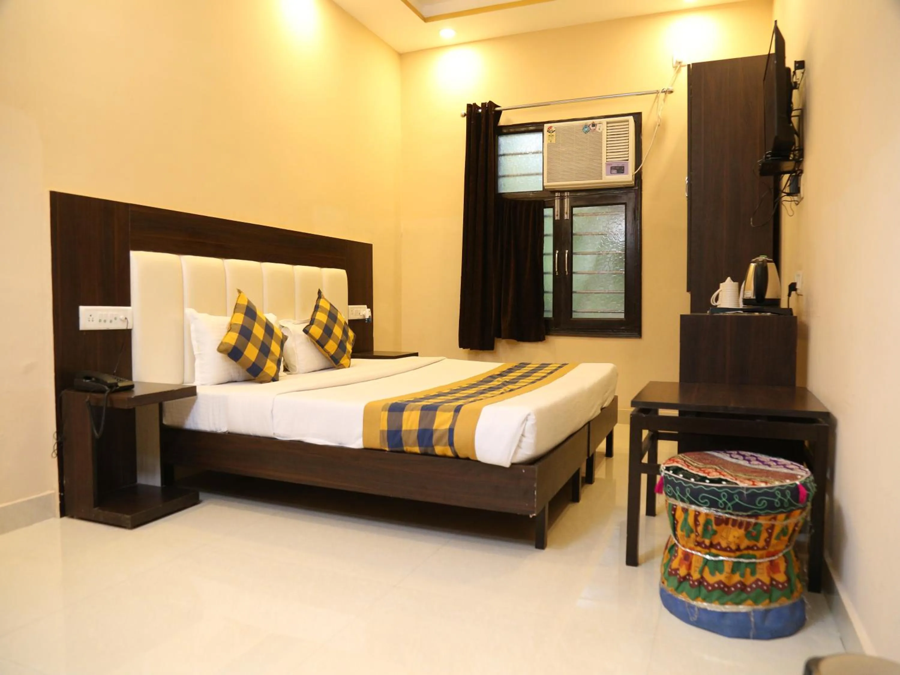 Bed in Taj Haveli Hotel Agra - Walkable Distance From Taj Mahal