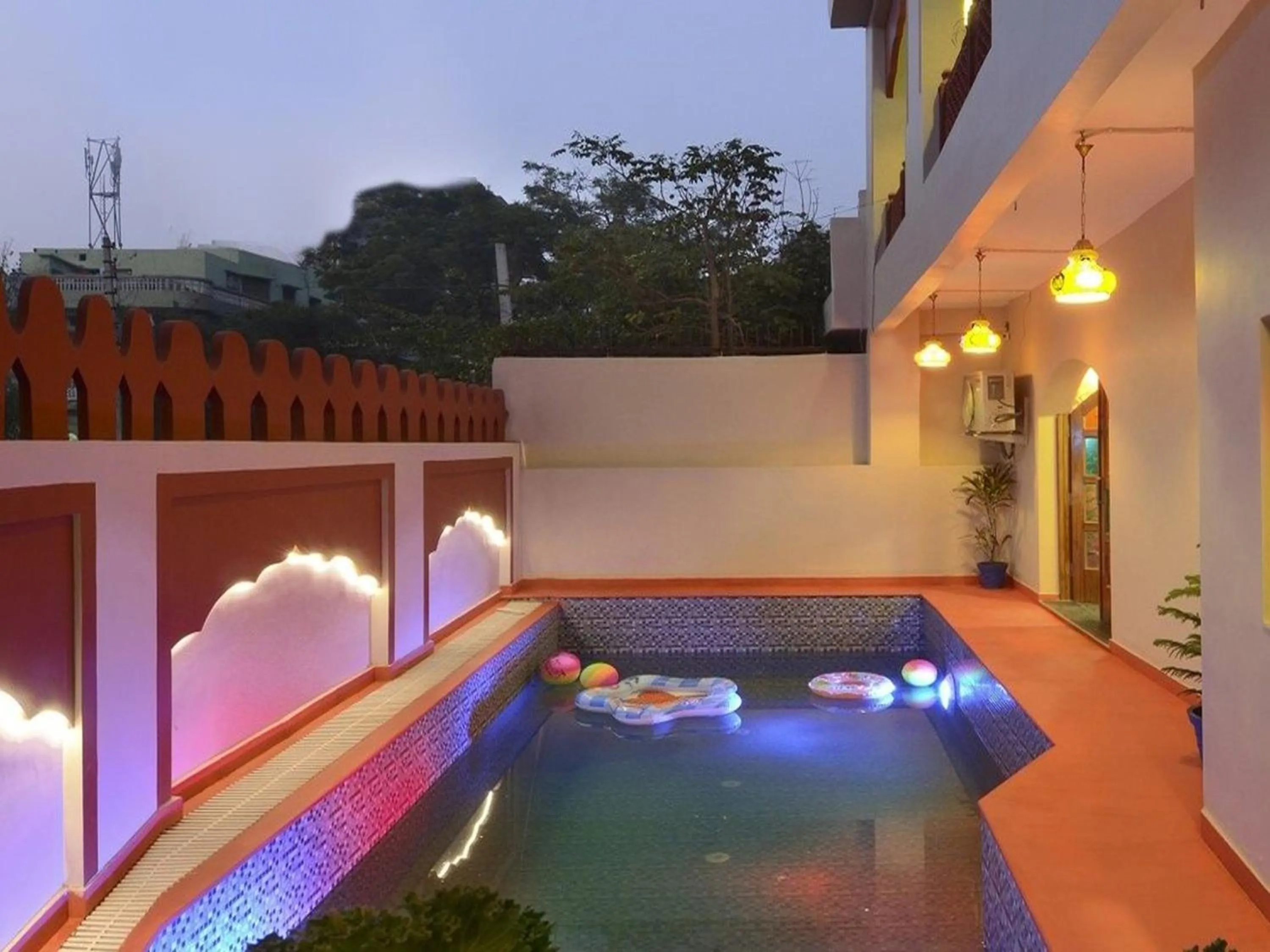 Swimming pool in Taj Haveli Hotel Agra - Walkable Distance From Taj Mahal