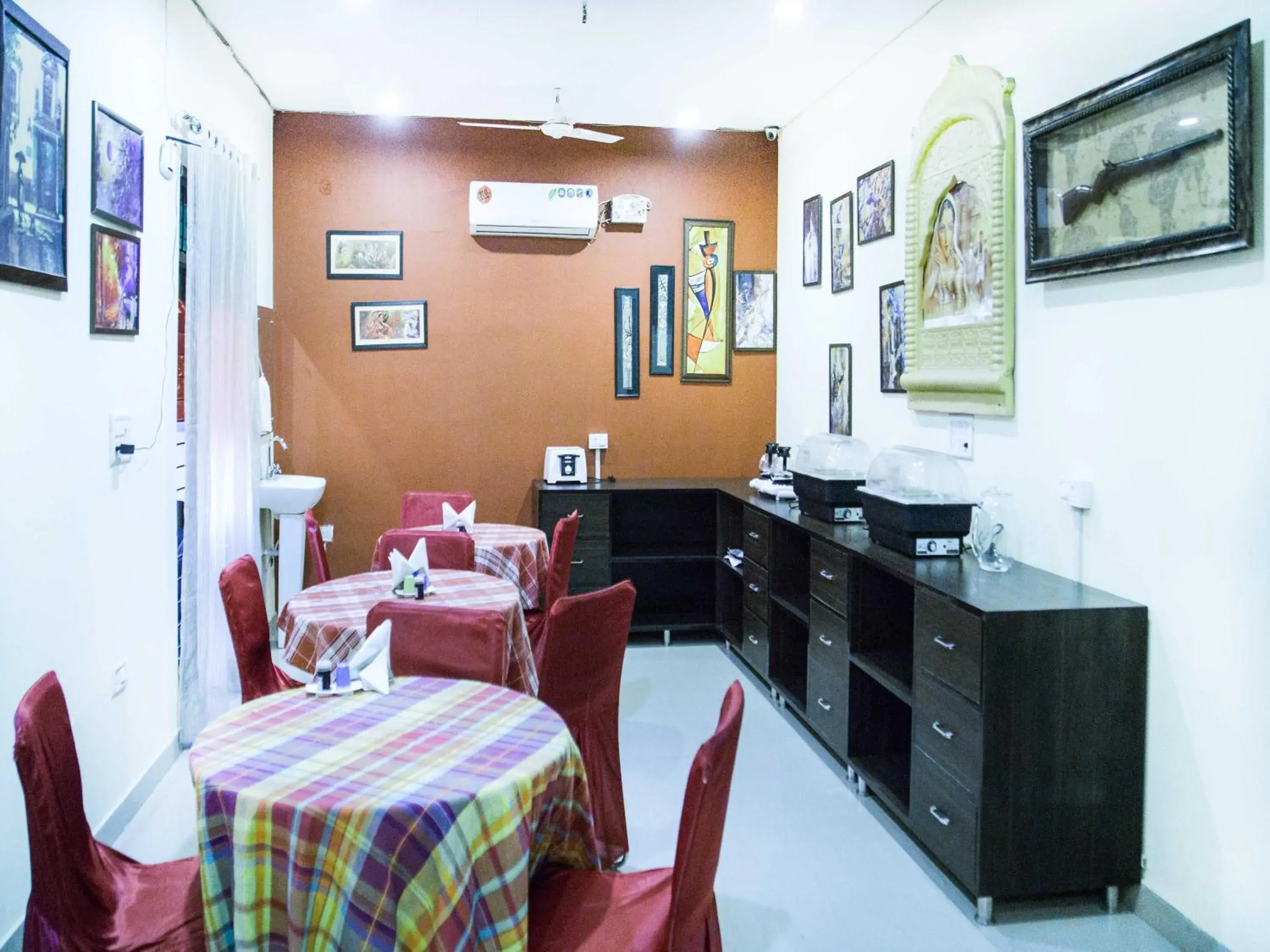 Restaurant/places to eat in Taj Haveli Hotel Agra - Walkable Distance From Taj Mahal Restaurant/places to eat in Taj Haveli Hotel Agra - Walkable Distance From Taj Mahal
