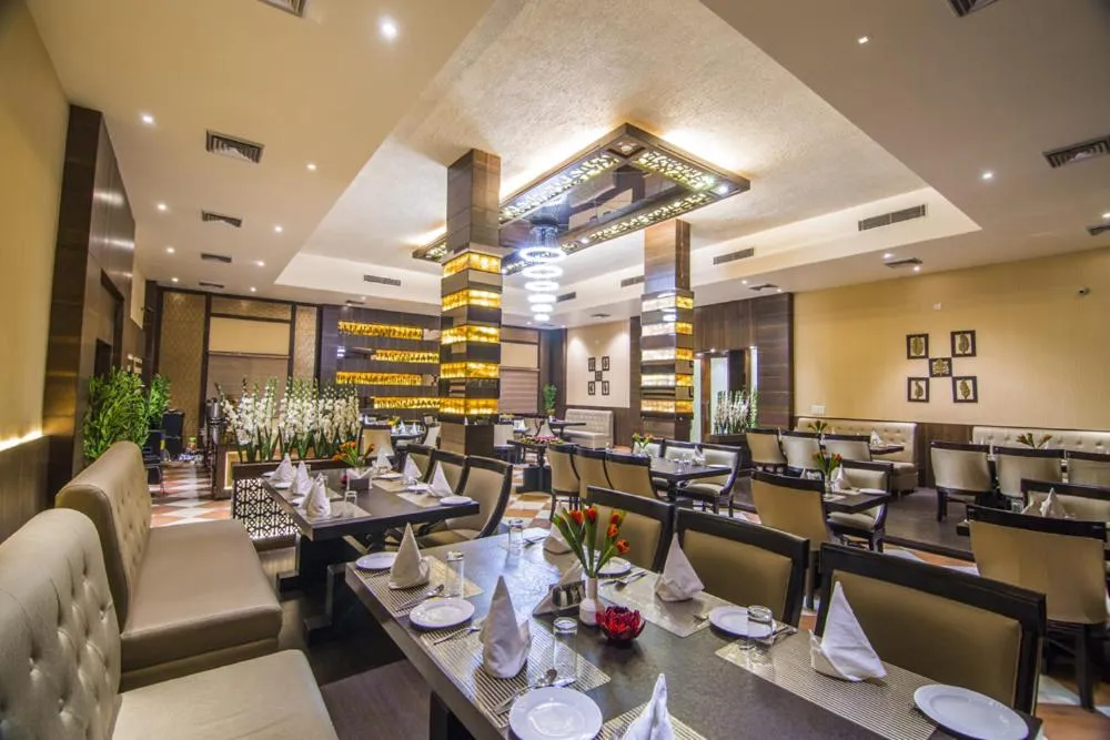 Restaurant/places to eat in Hotel Abhinandan