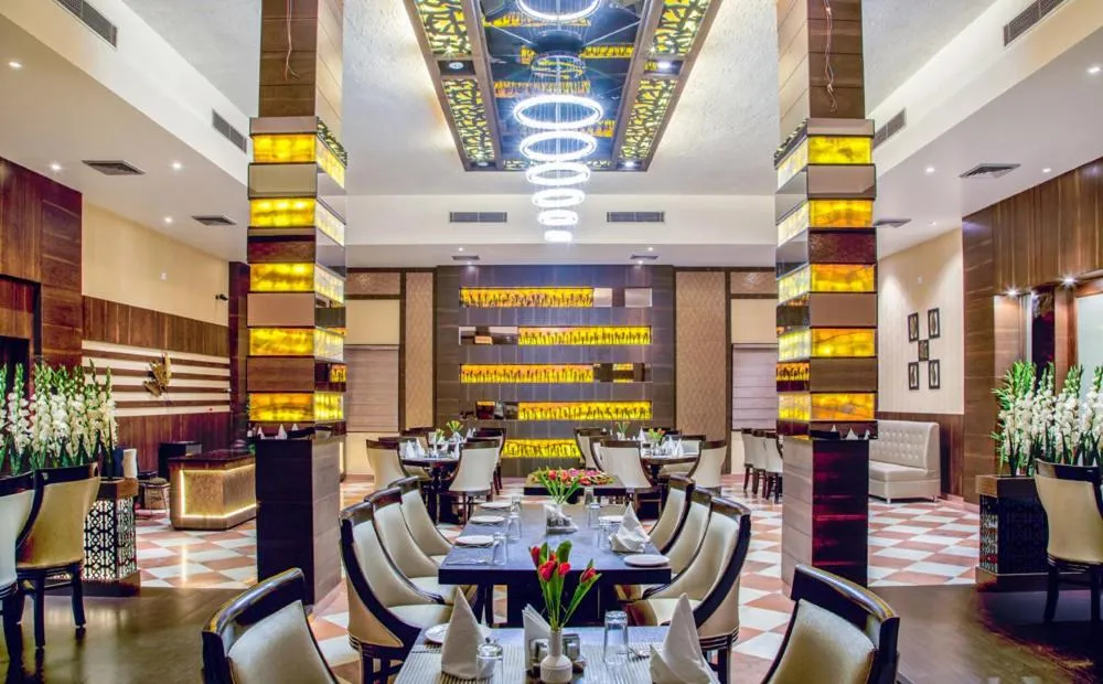 Restaurant/places to eat in Hotel Abhinandan