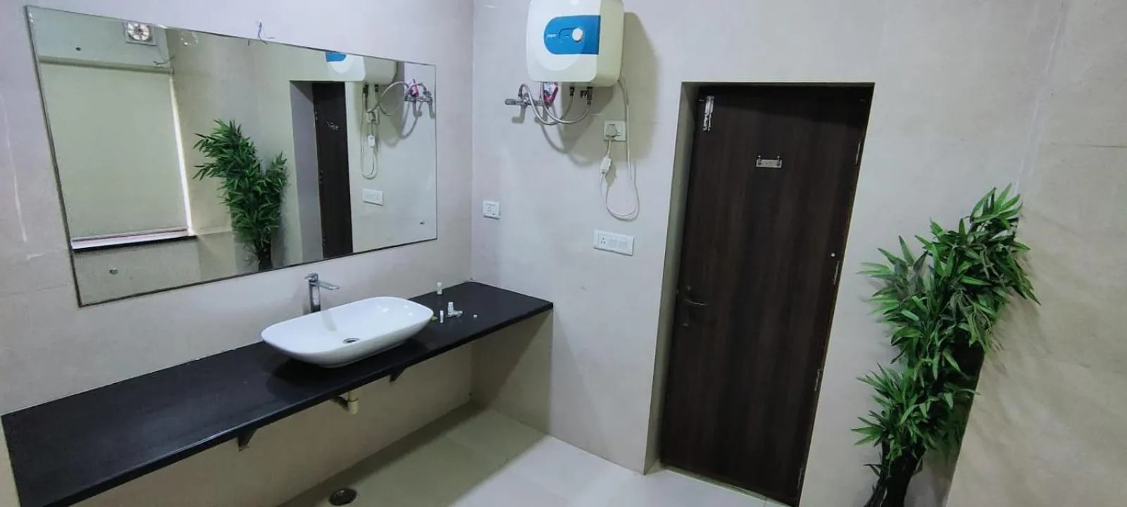 Bathroom in Hotel Abhinandan