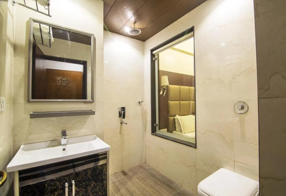 Bathroom in Hotel Abhinandan