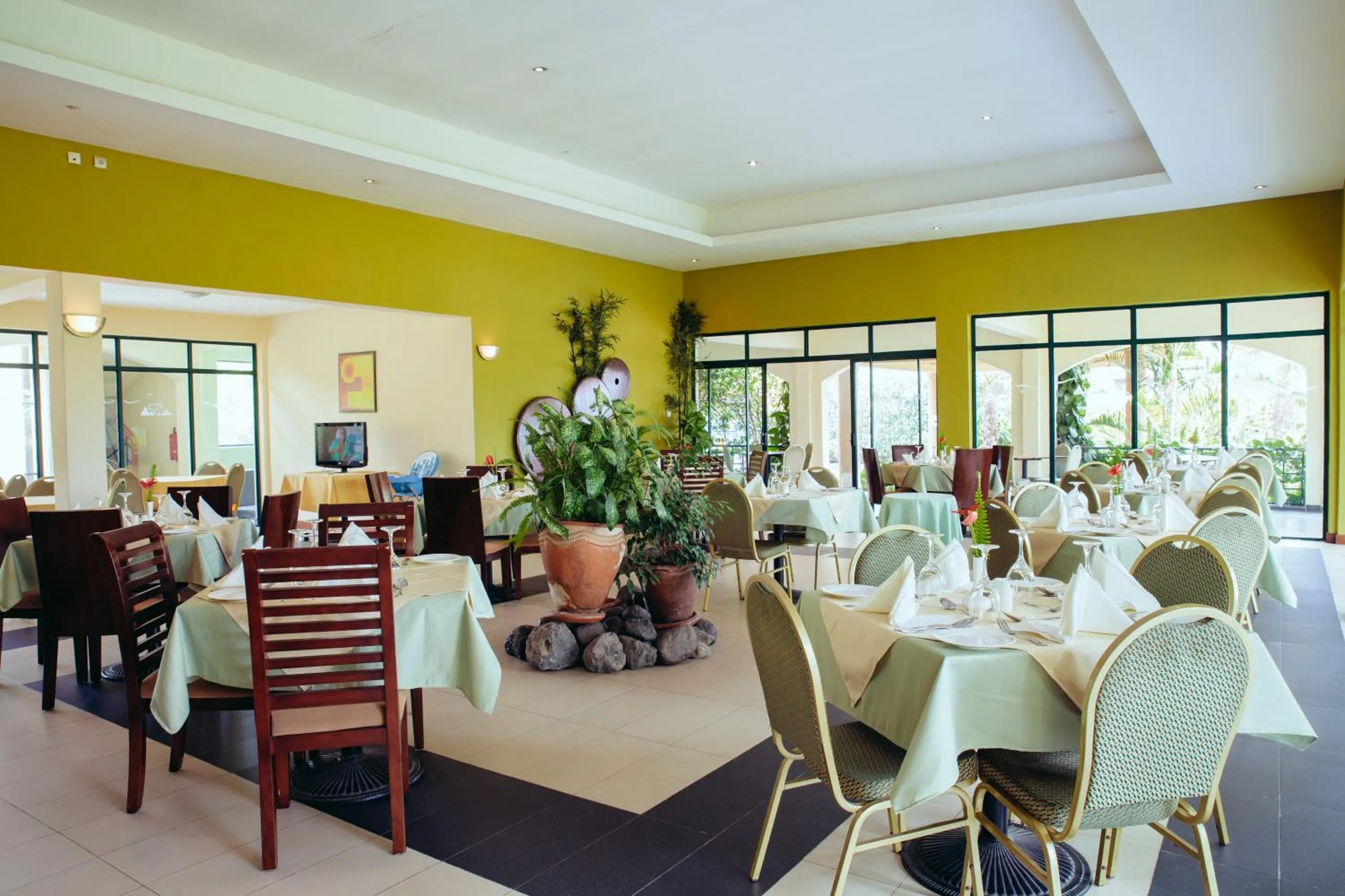 Restaurant/places to eat in Gorillas Volcanoes Hotel