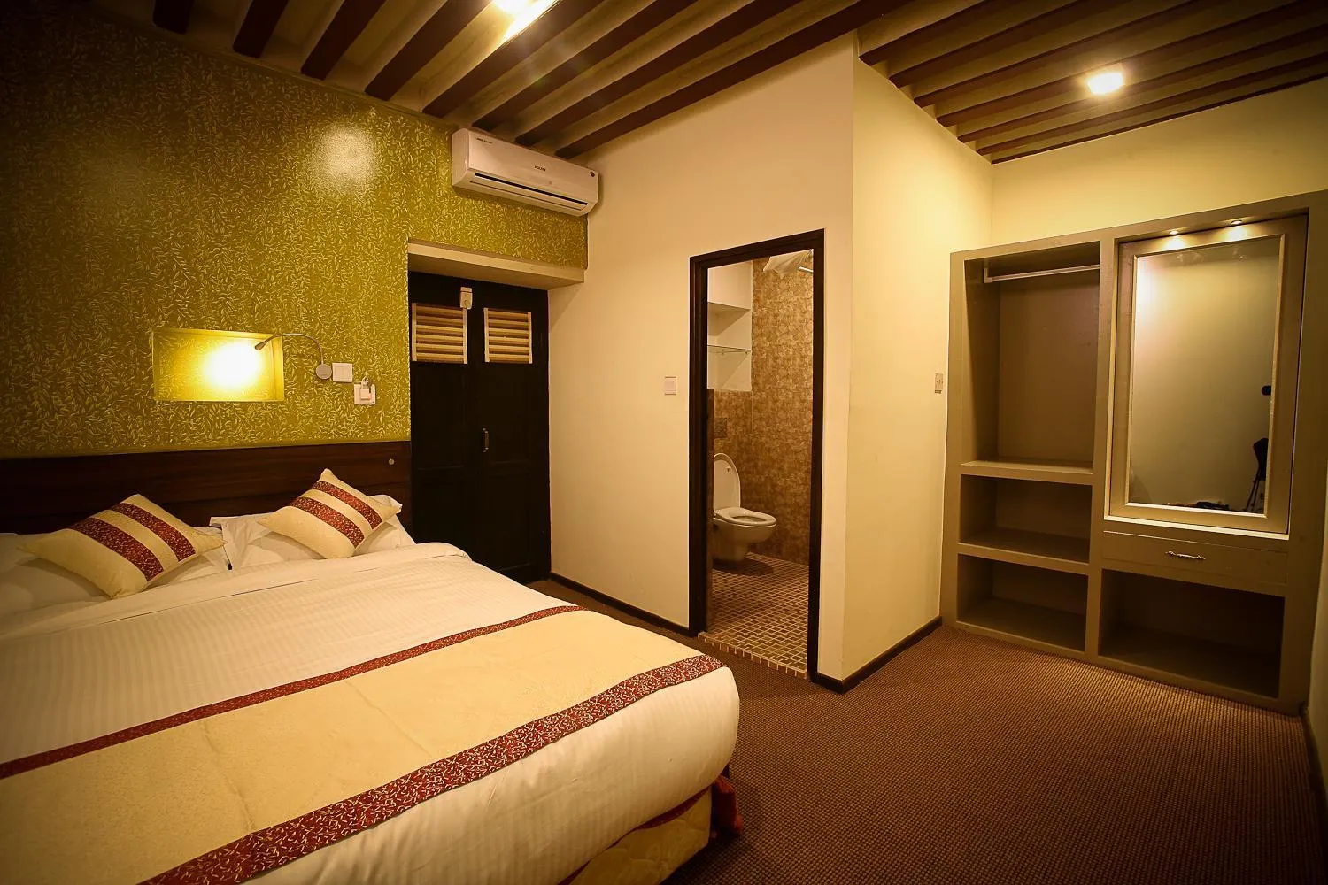 Bed in Hotel Heranya