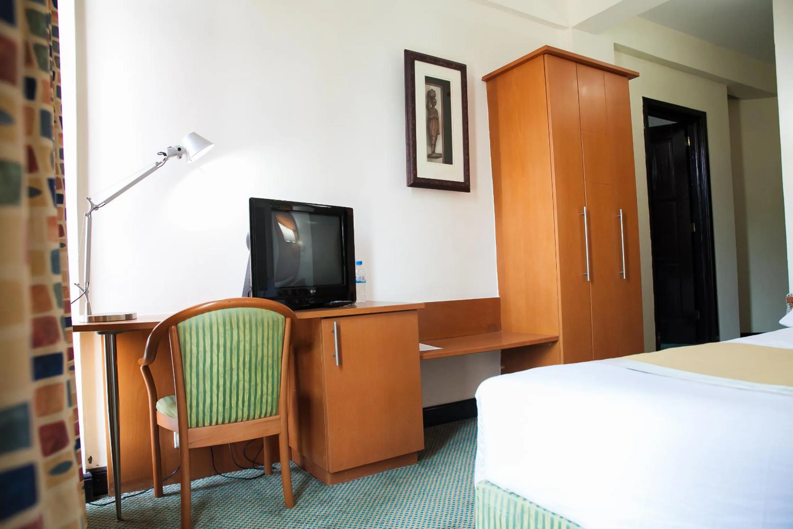TV and multimedia, Bed in Gorillas City Centre Hotel