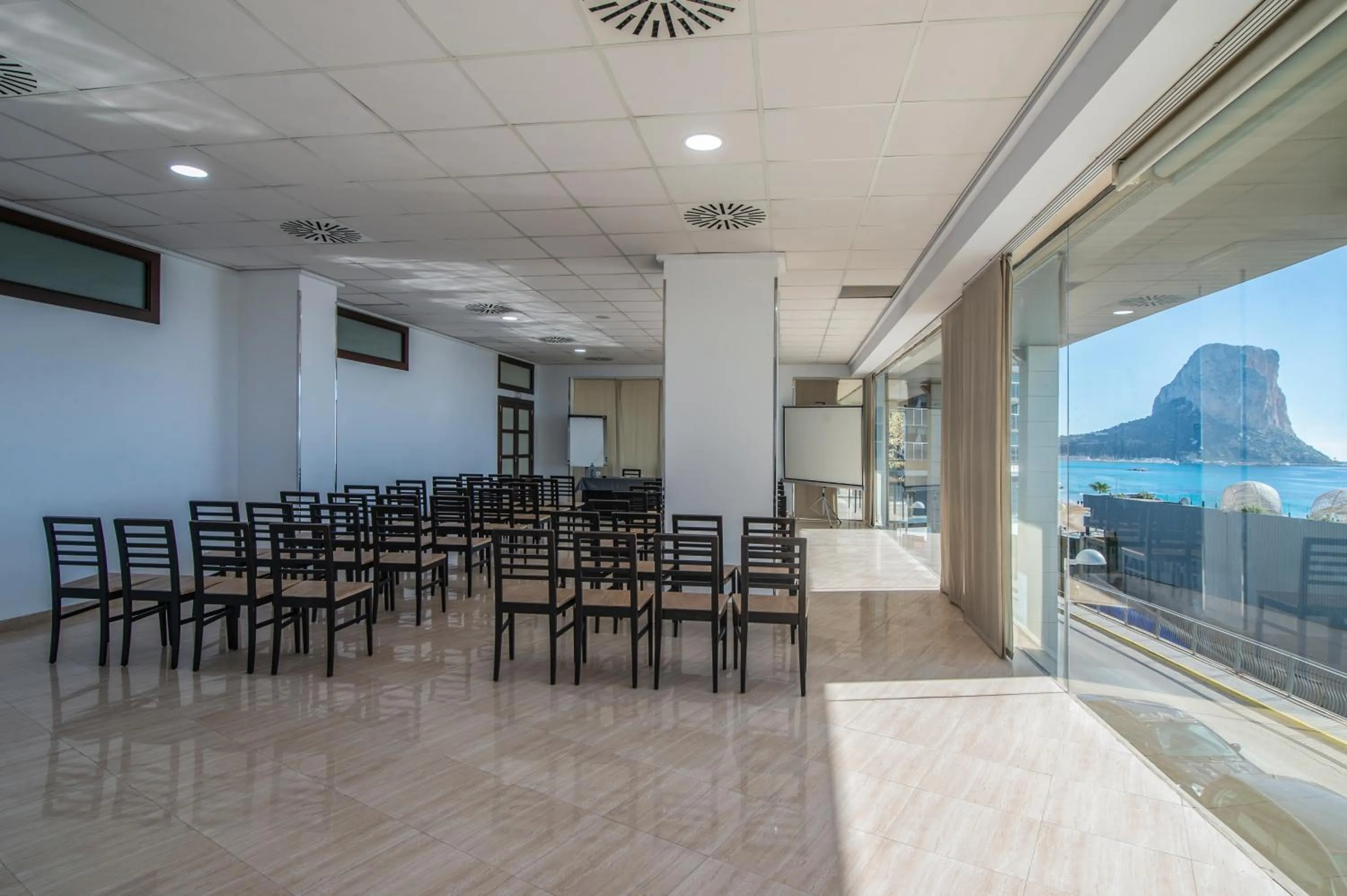 Meeting/conference room in Hotel Bahía Calpe by Pierre & Vacances