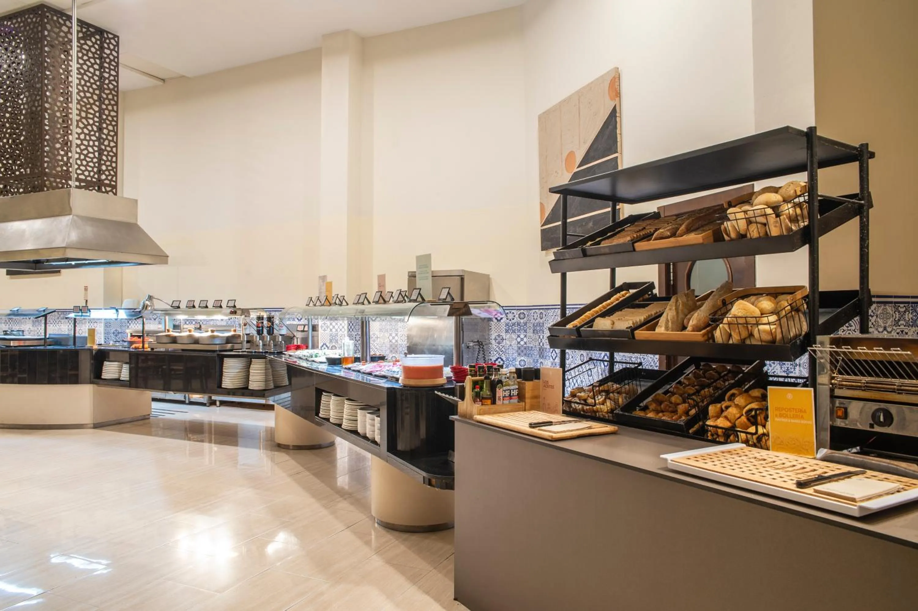 Continental breakfast in Hotel Bahía Calpe by Pierre & Vacances