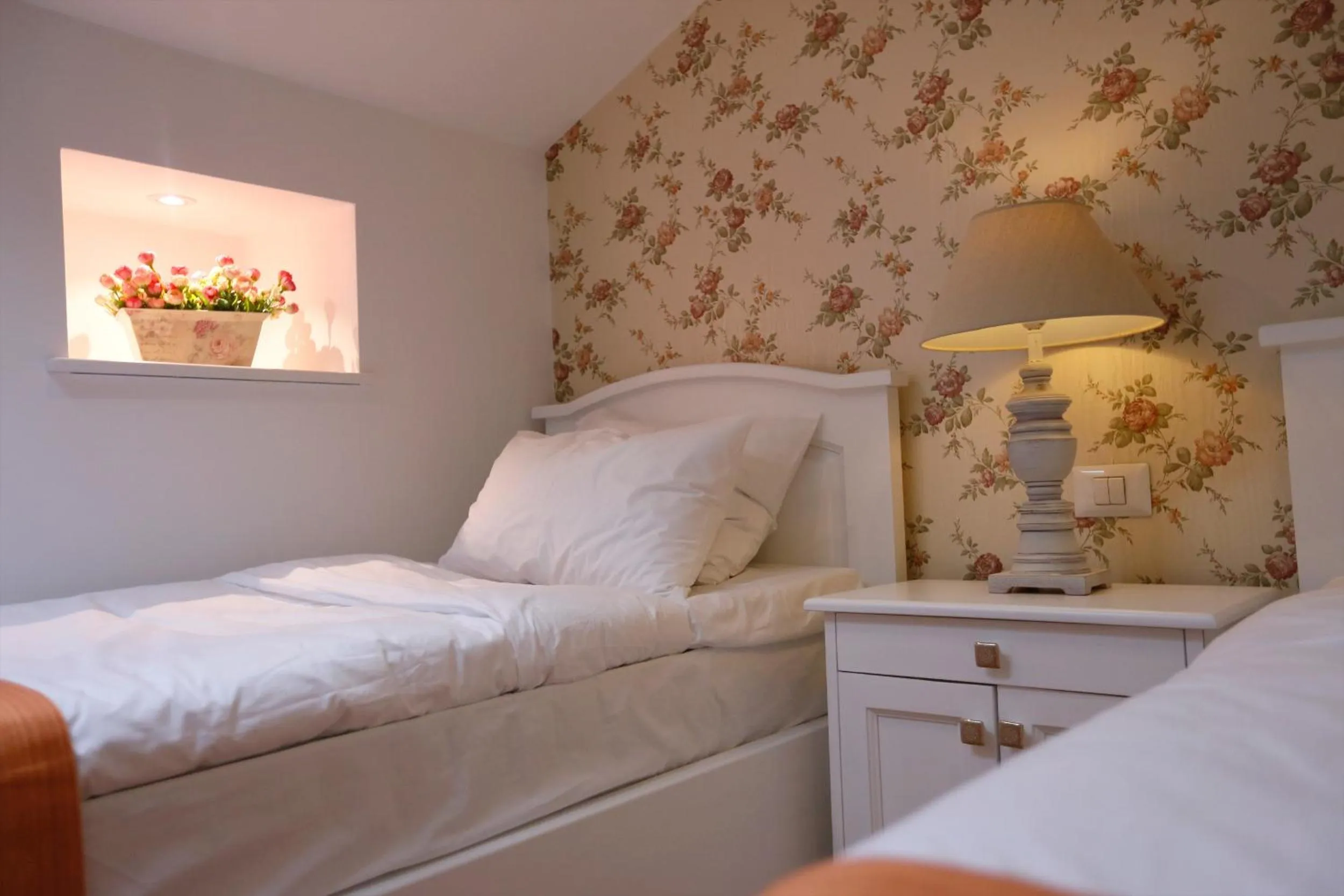 Decorative detail in Hotel Les Jardins Carol