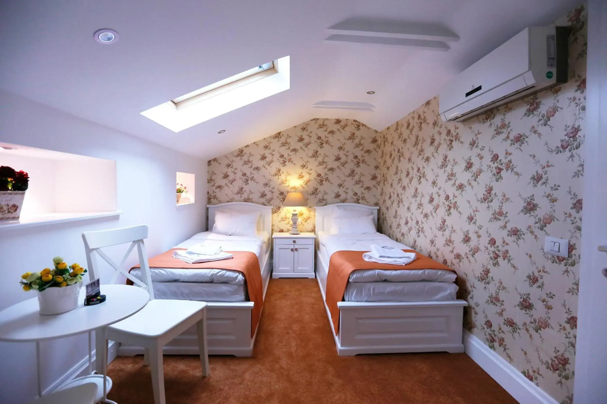 Double or Twin Room in Hotel Les Jardins Carol Double or Twin Room in Hotel Les Jardins Carol