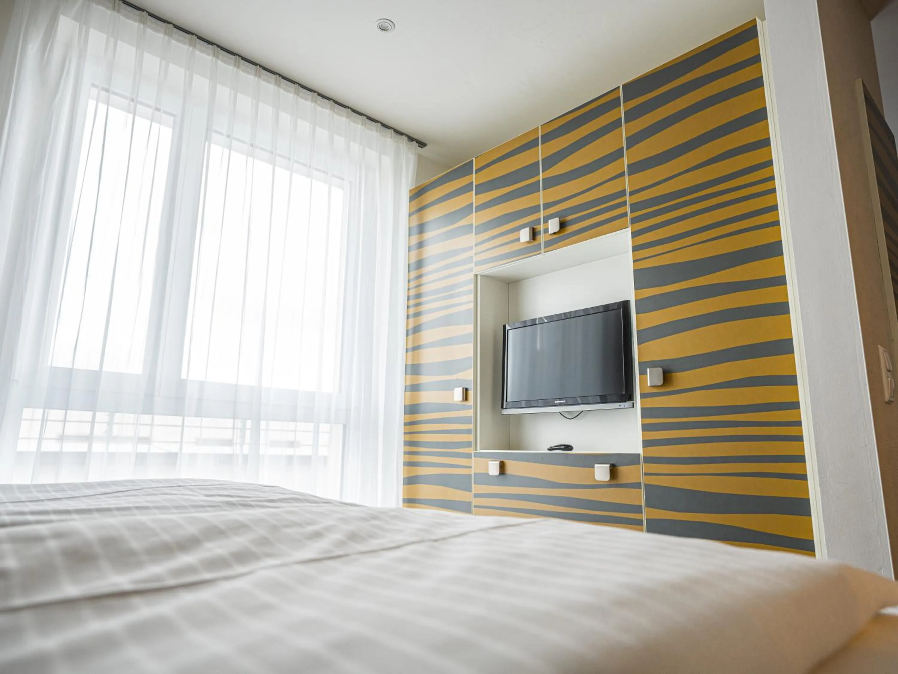 Communal lounge/ TV room, Bed in east Apart