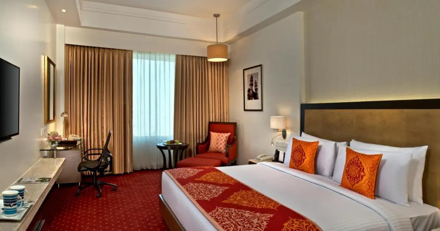 TV and multimedia, Bed in Fortune Park JPS Grand Rajkot - Member ITC Hotels' Group TV and multimedia, Bed in Fortune Park JPS Grand Rajkot - Member ITC Hotels' Group