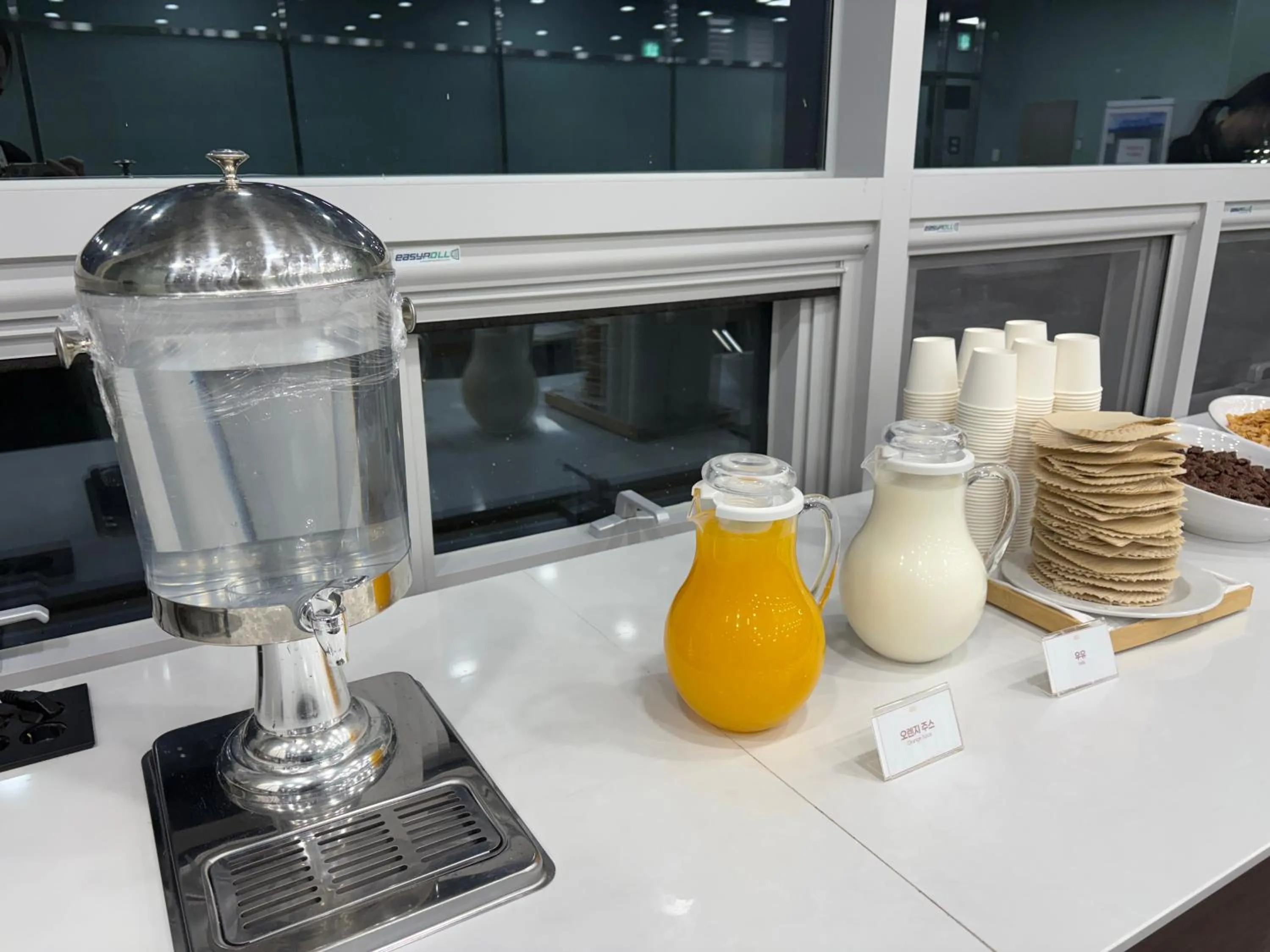 Restaurant/places to eat in H Avenue Sasang Station Residence Hotel