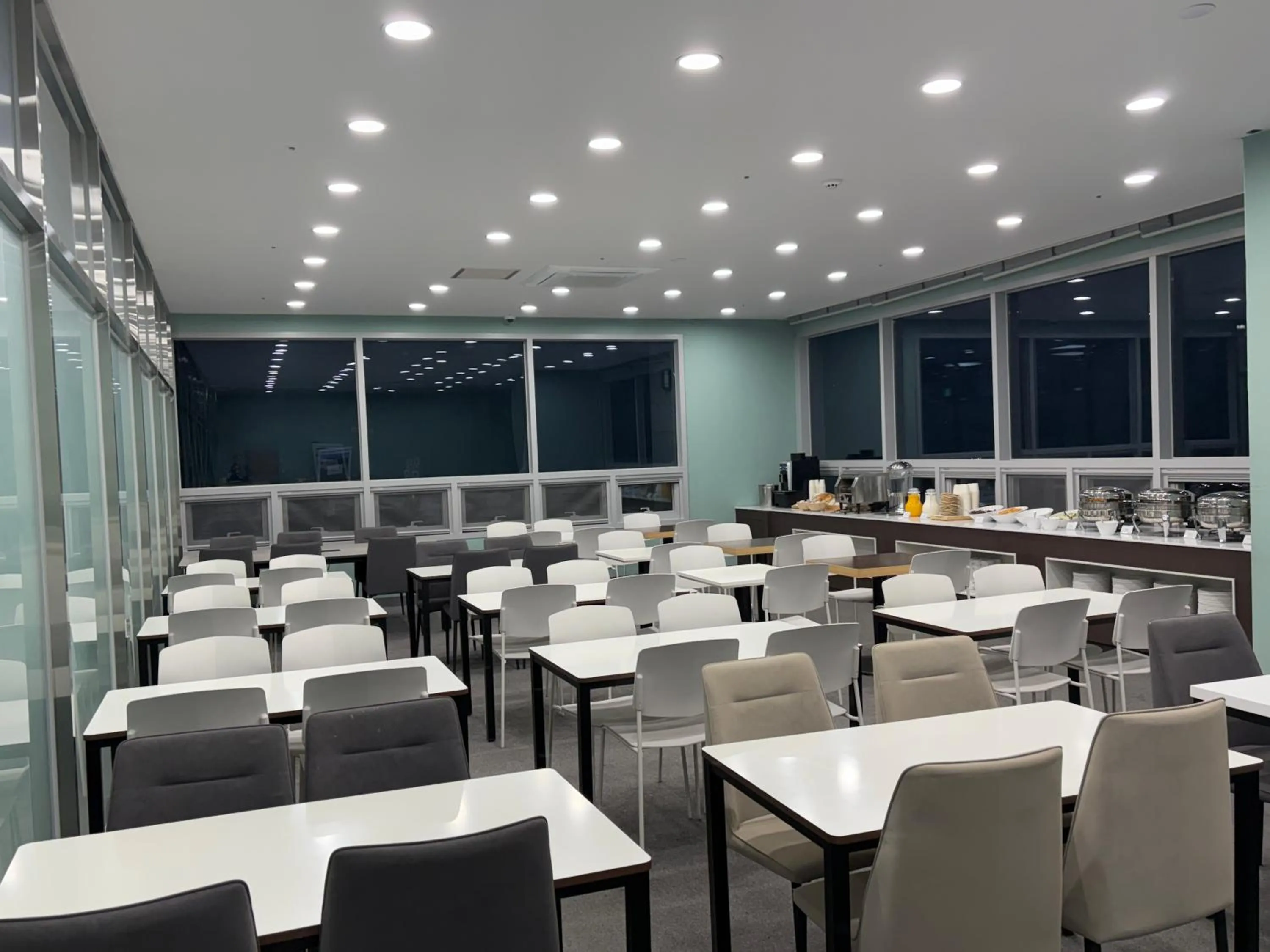 Restaurant/places to eat in H Avenue Sasang Station Residence Hotel