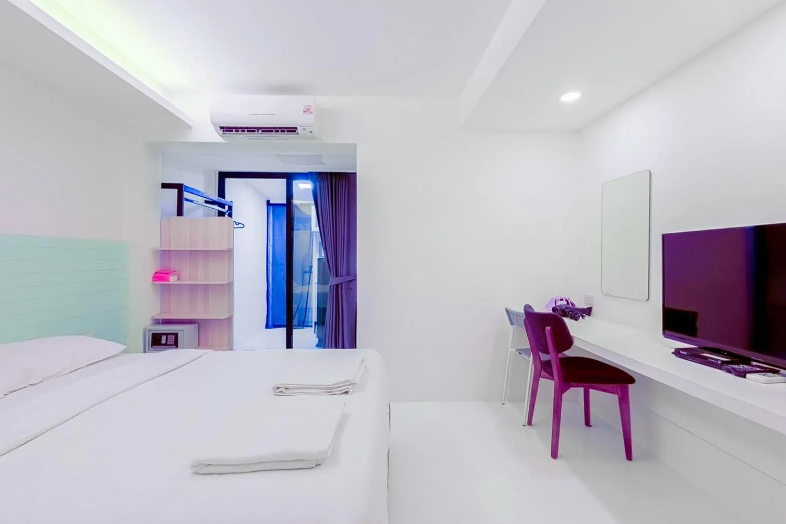 Bedroom, Bed in 24 Hills Hotel